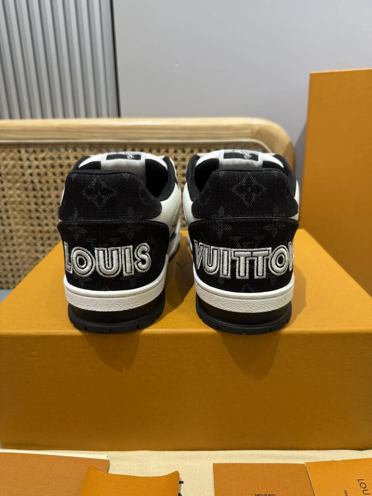 Colorful Louis Vuitton Trainer Sneaker Black White – Replica Shoes & Louis Vuitton Fake 416