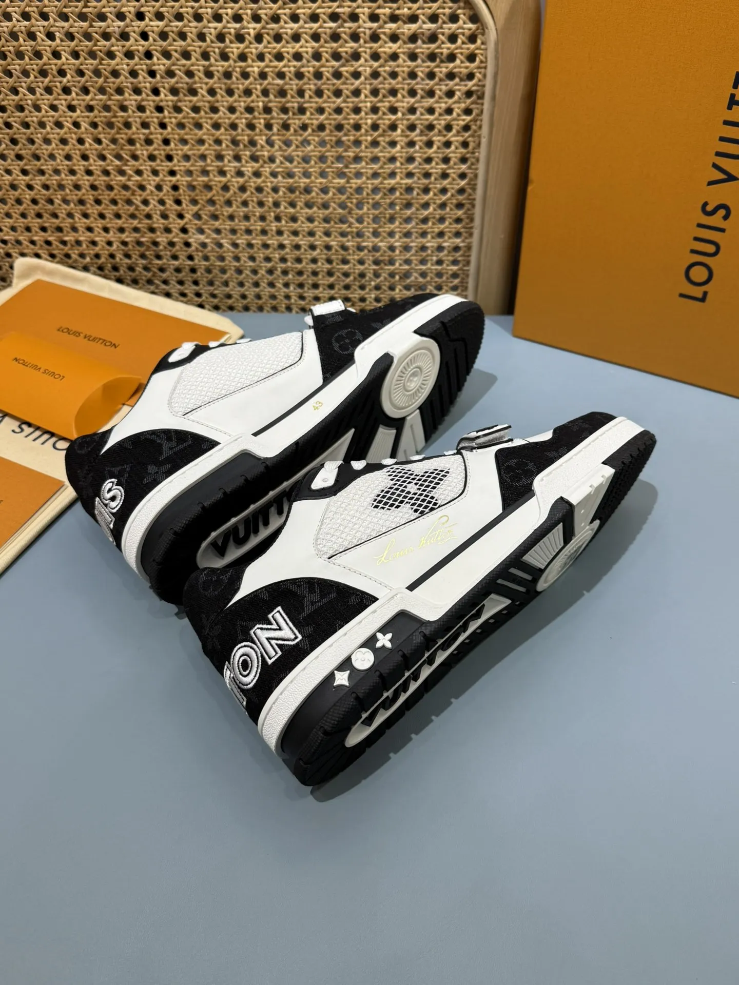Colorful Louis Vuitton Trainer Sneaker Black White – Replica Shoes & Louis Vuitton Fake 416