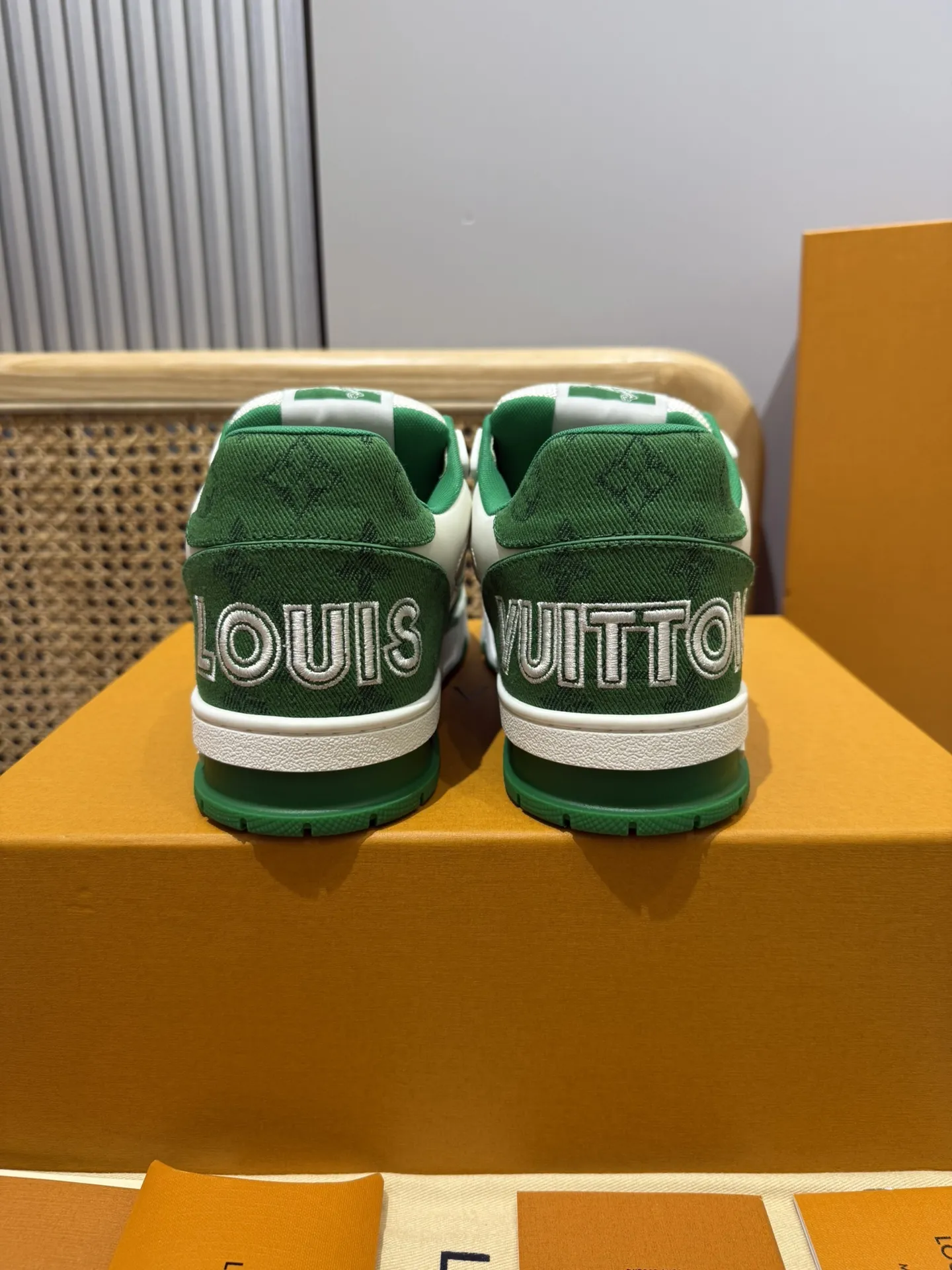Chic Louis Vuitton Trainer Sneaker Green White –  Replica Shoes 408