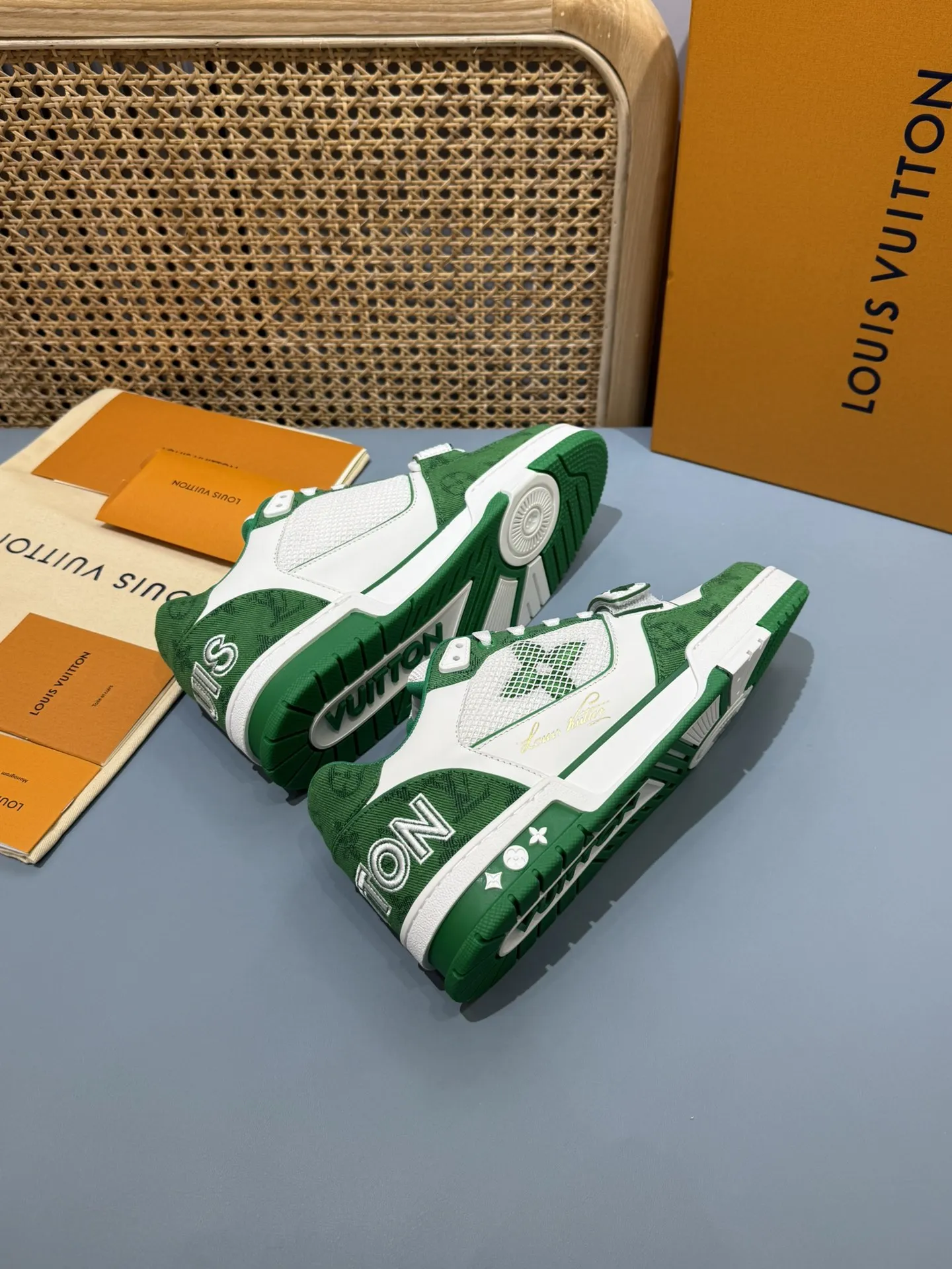 Chic Louis Vuitton Trainer Sneaker Green White –  Replica Shoes 408