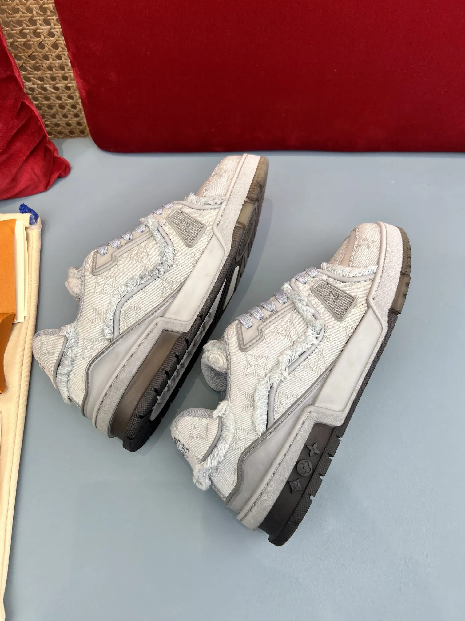 Louis Vuitton Trainer Sneaker Grey Denim –  Replica Shoes & Rep Shoes Upgraded 318