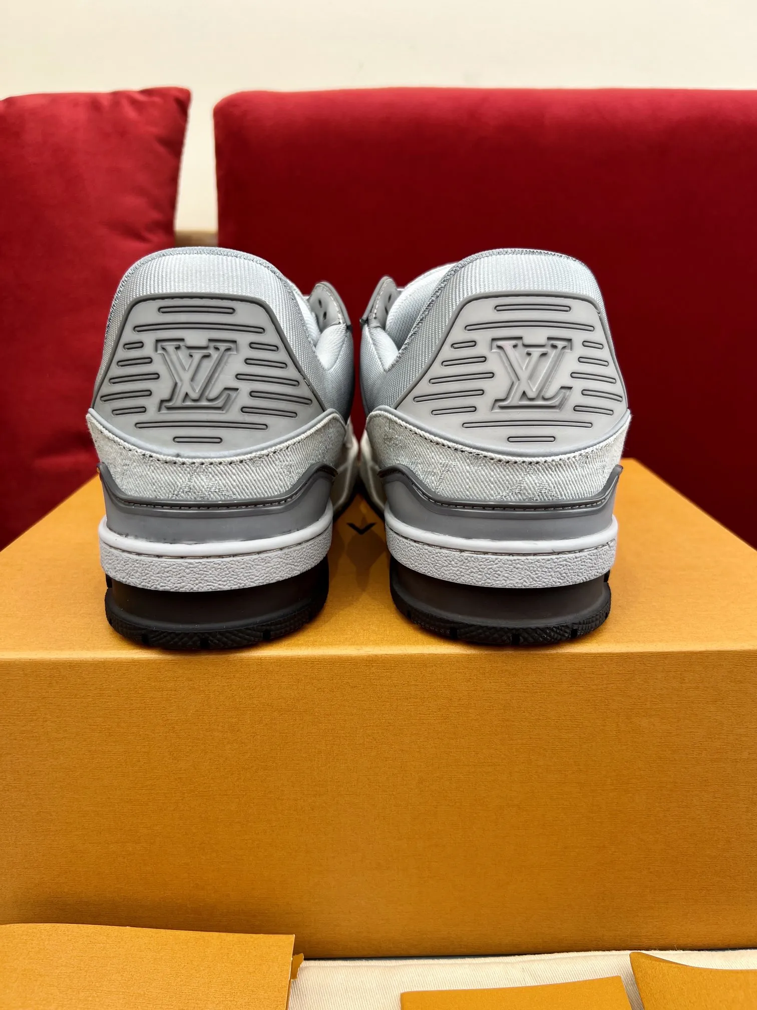 Chic Louis Vuitton Trainer Sneaker Grey Monogram –  Replica Shoes 305