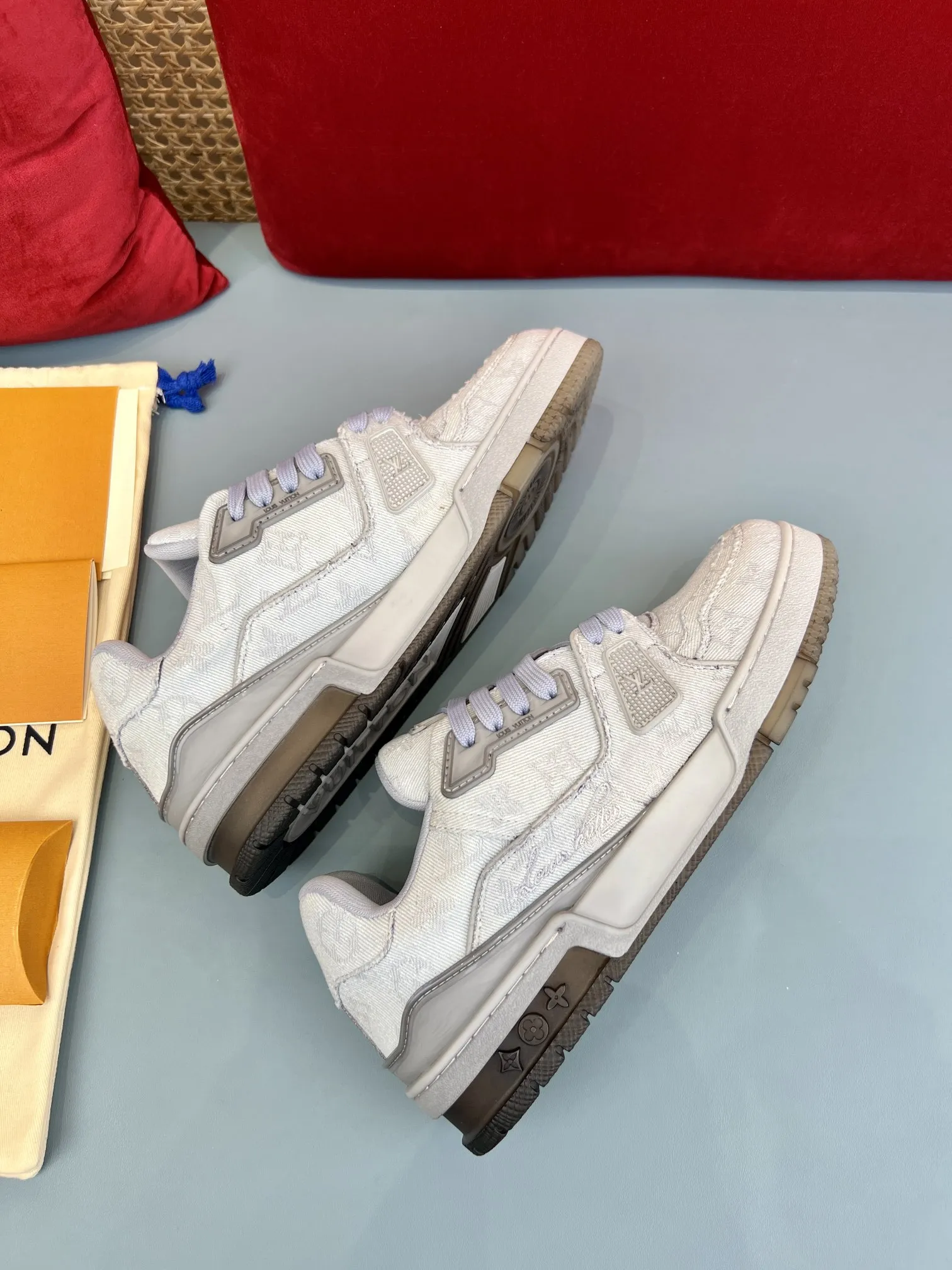 Louis Vuitton Trainer Sneaker Light Grey Low – Replica Shoes & Louis Vuitton Fake Neat 325