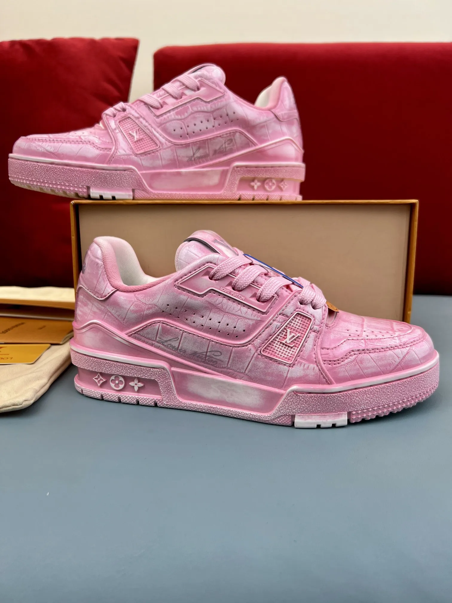 Louis Vuitton Trainer Sneaker Pink Crocodile –  Replica Shoes & Louis Vuitton Fake Sleek 344