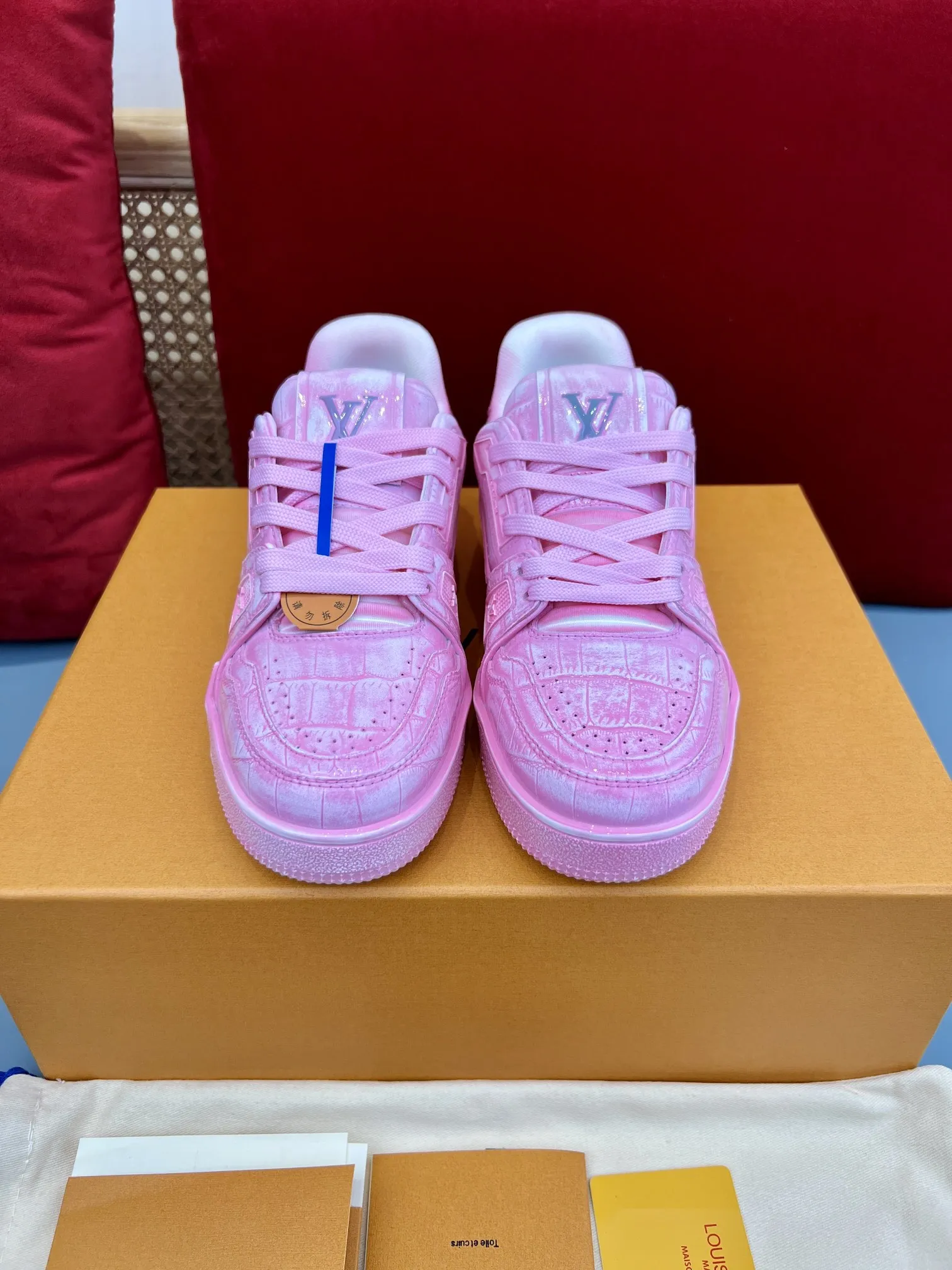 Louis Vuitton Trainer Sneaker Pink Crocodile –  Replica Shoes & Louis Vuitton Fake Sleek 344