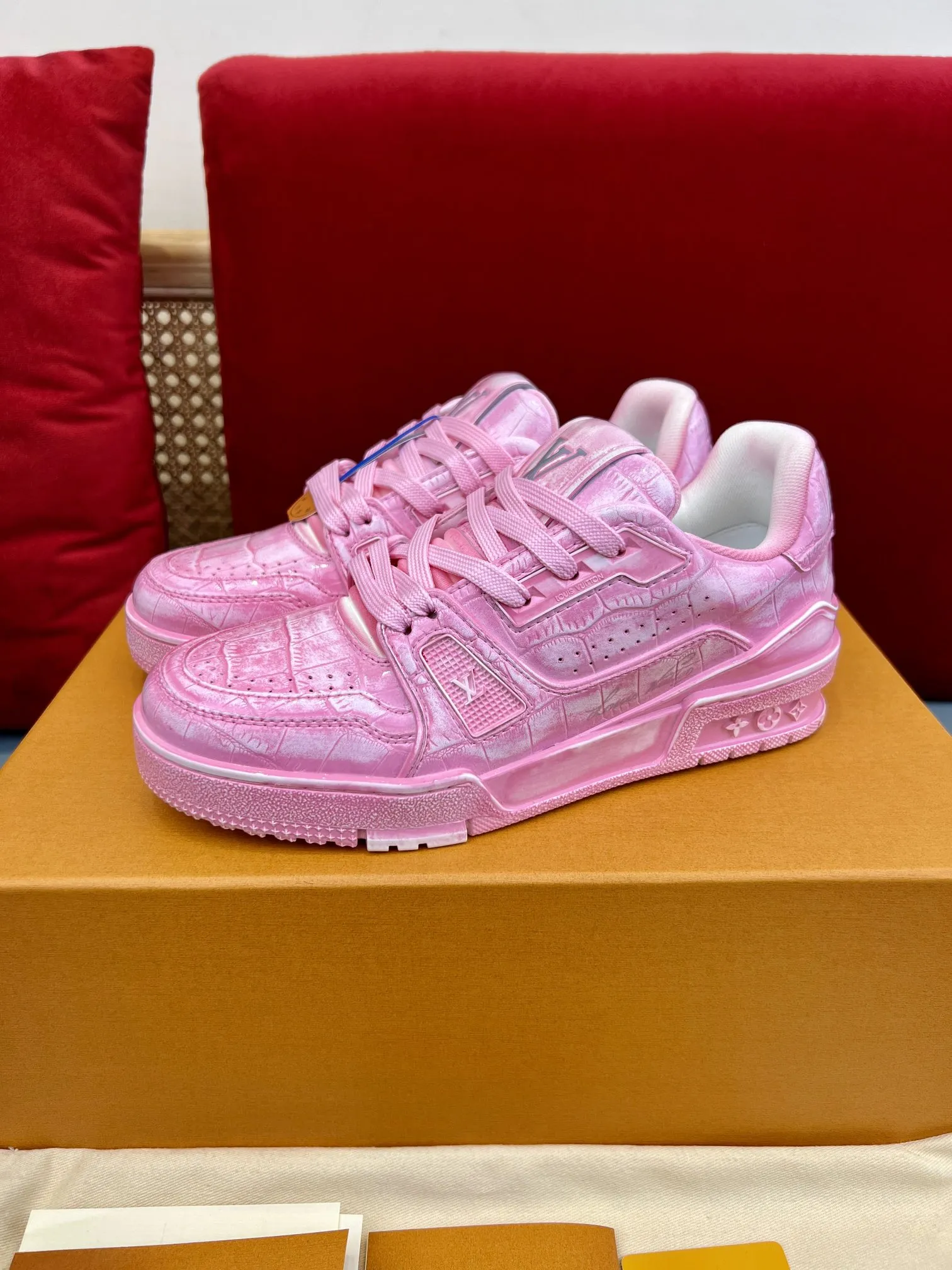 Louis Vuitton Trainer Sneaker Pink Crocodile –  Replica Shoes & Louis Vuitton Fake Sleek 344