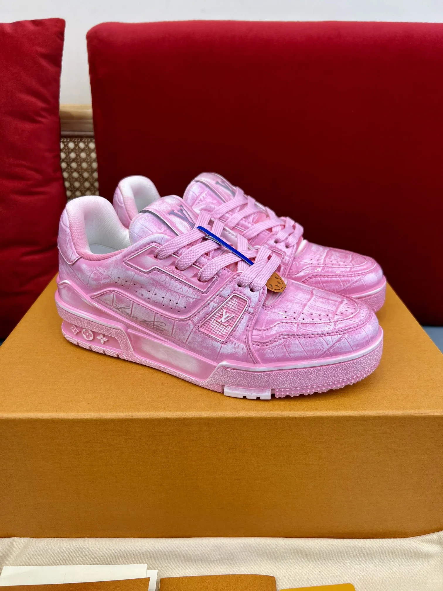 Louis Vuitton Trainer Sneaker Pink Crocodile –  Replica Shoes & Louis Vuitton Fake Sleek 344