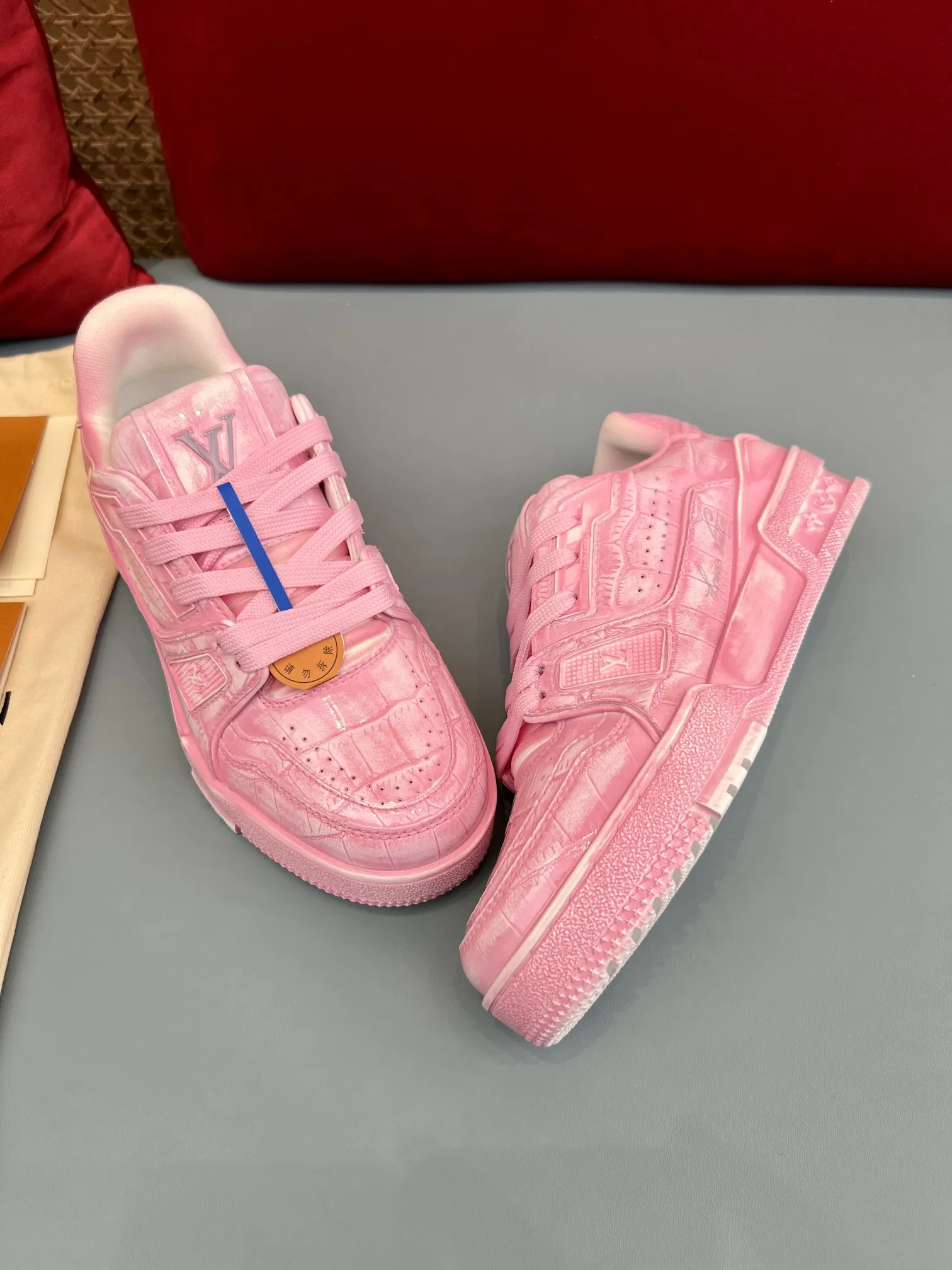 Louis Vuitton Trainer Sneaker Pink Crocodile –  Replica Shoes & Louis Vuitton Fake Sleek 344