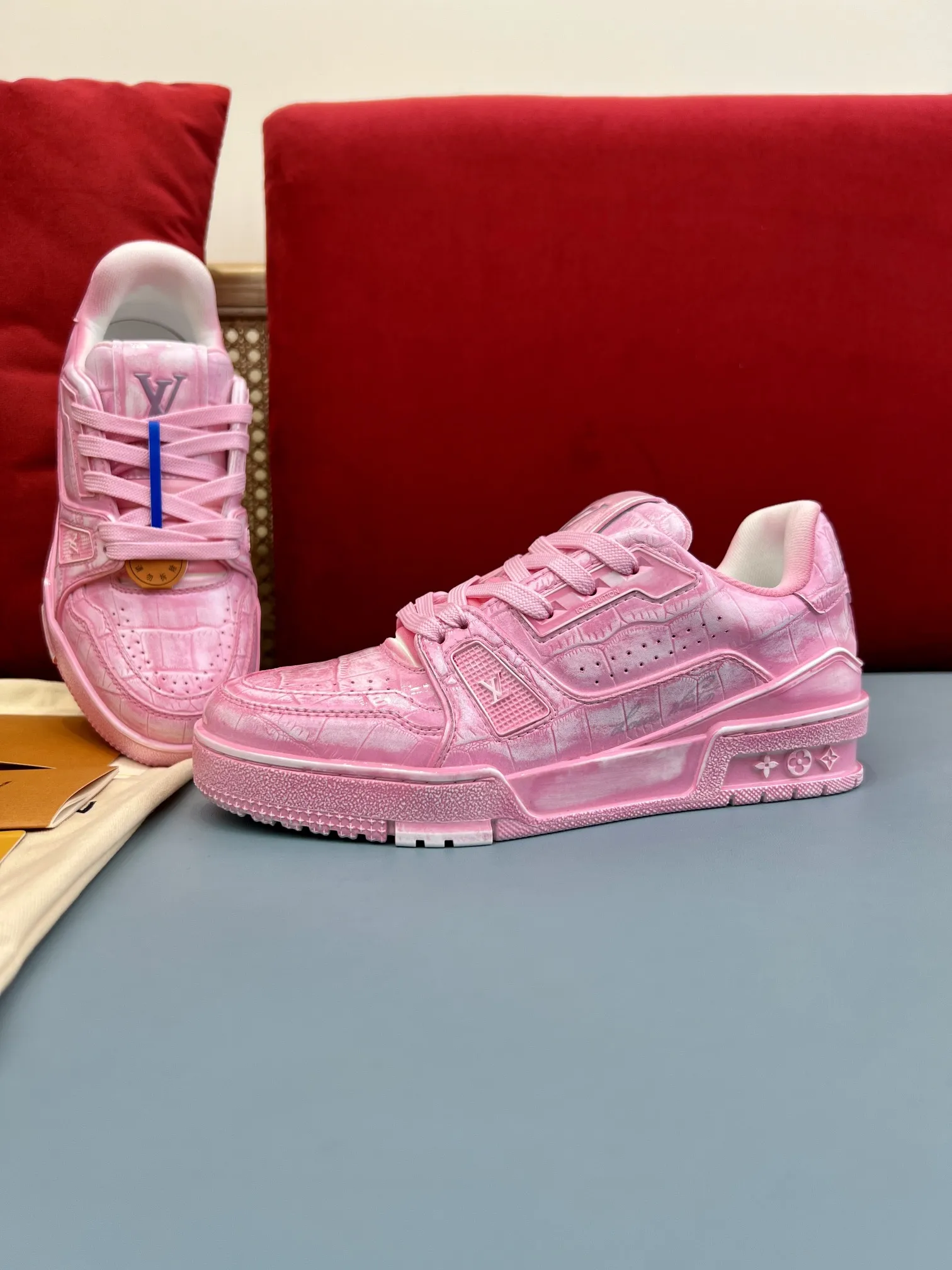 Louis Vuitton Trainer Sneaker Pink Crocodile –  Replica Shoes & Louis Vuitton Fake Sleek 344