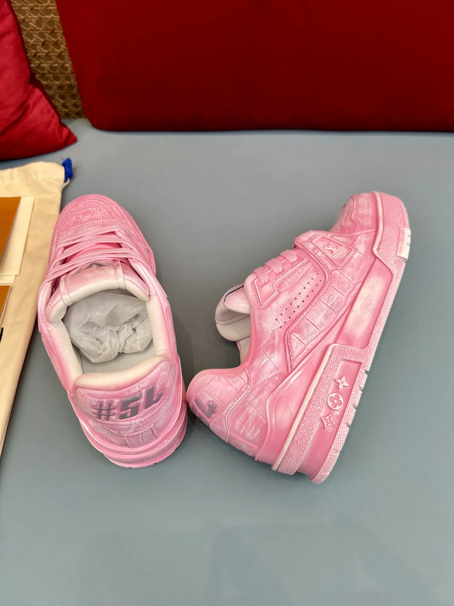 Louis Vuitton Trainer Sneaker Pink Crocodile –  Replica Shoes & Louis Vuitton Fake Sleek 344