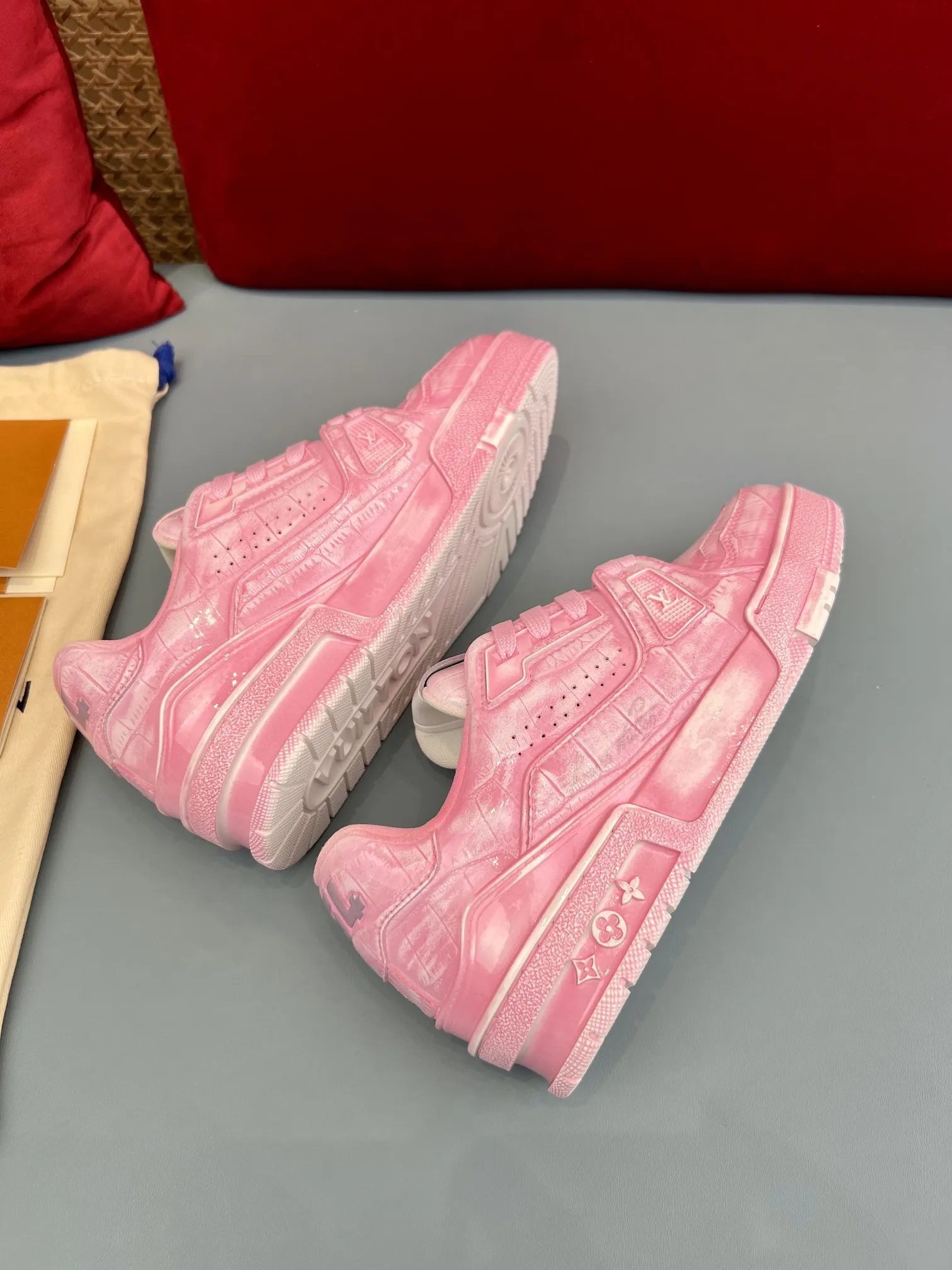 Louis Vuitton Trainer Sneaker Pink Crocodile –  Replica Shoes & Louis Vuitton Fake Sleek 344