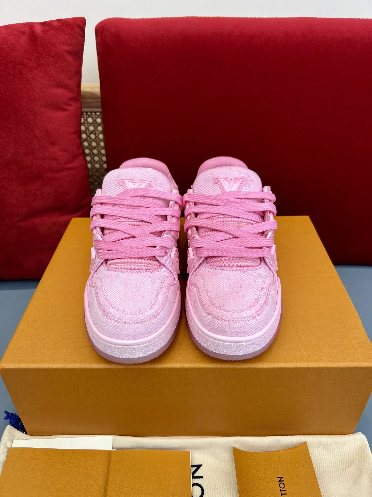 Louis Vuitton Trainer Sneaker Pink Monogram – Replica Shoes & Louis Vuitton Fake Edition ModernLook 323
