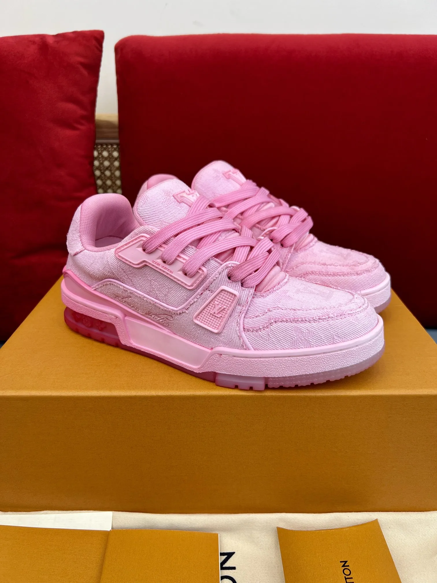 Louis Vuitton Trainer Sneaker Pink Monogram – Replica Shoes & Louis Vuitton Fake Edition ModernLook 323