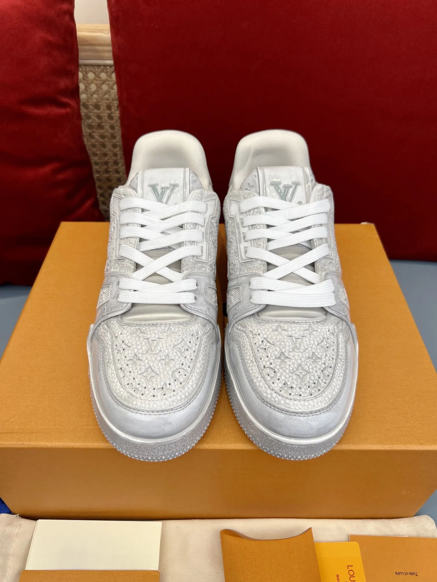 Louis Vuitton Trainer Sneaker Silver Gradient – Replica Shoes & Louis Vuitton Fake Cozy 312