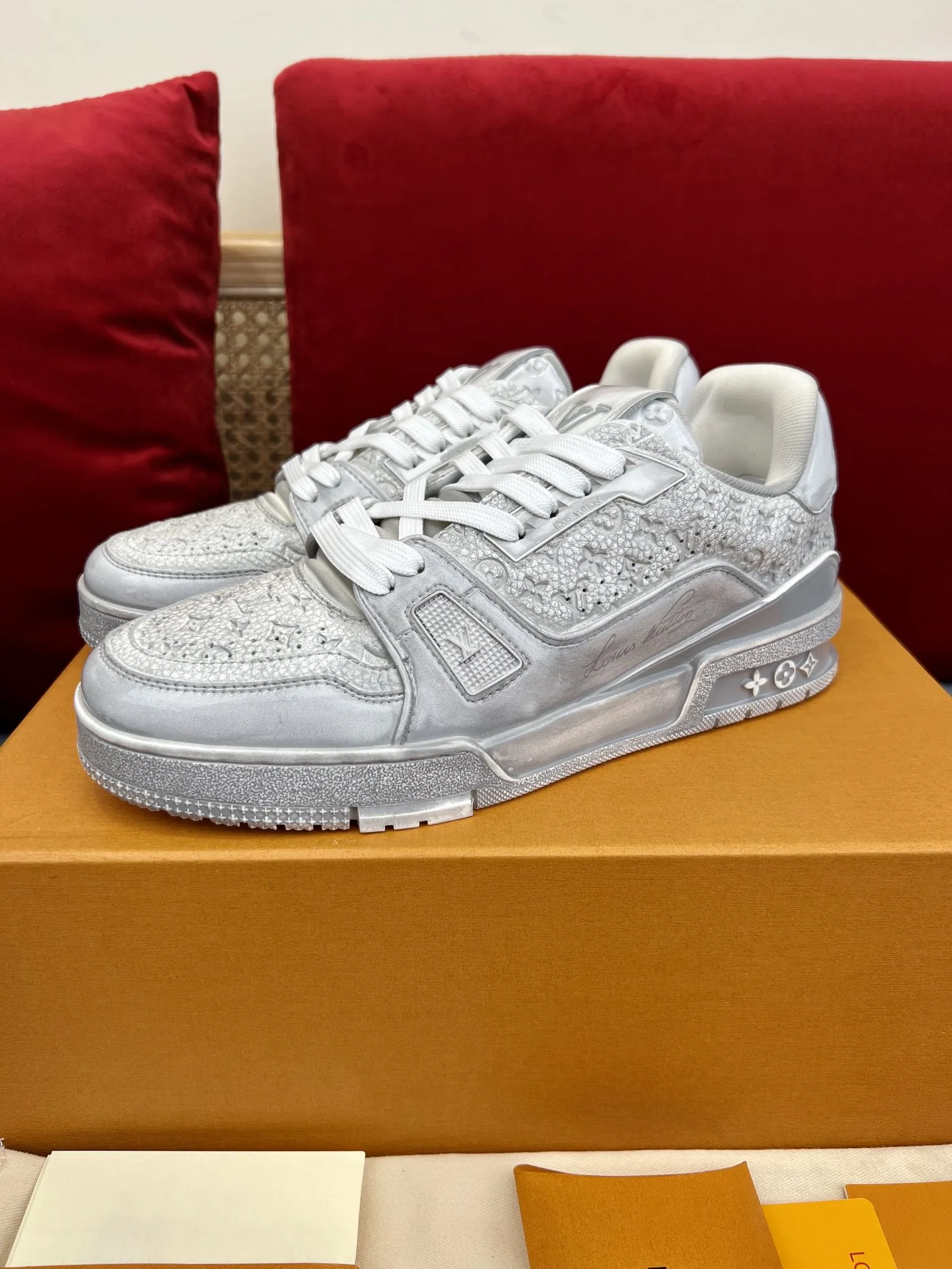 Louis Vuitton Trainer Sneaker Silver Gradient – Replica Shoes & Louis Vuitton Fake Cozy 312