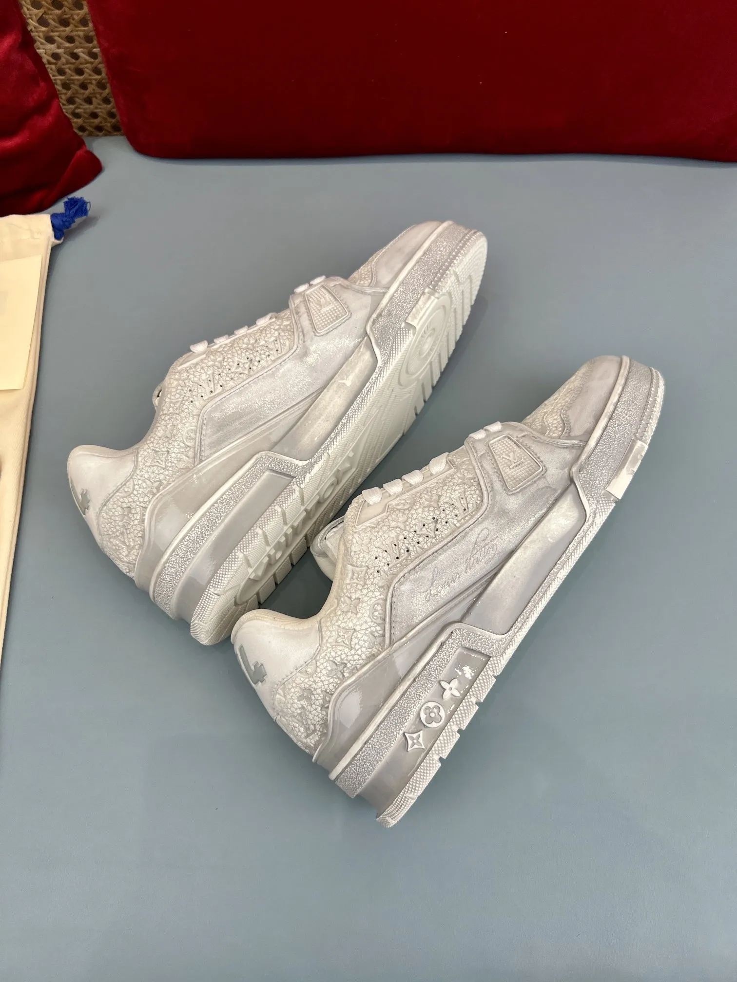 Louis Vuitton Trainer Sneaker Silver Gradient – Replica Shoes & Louis Vuitton Fake Cozy 312