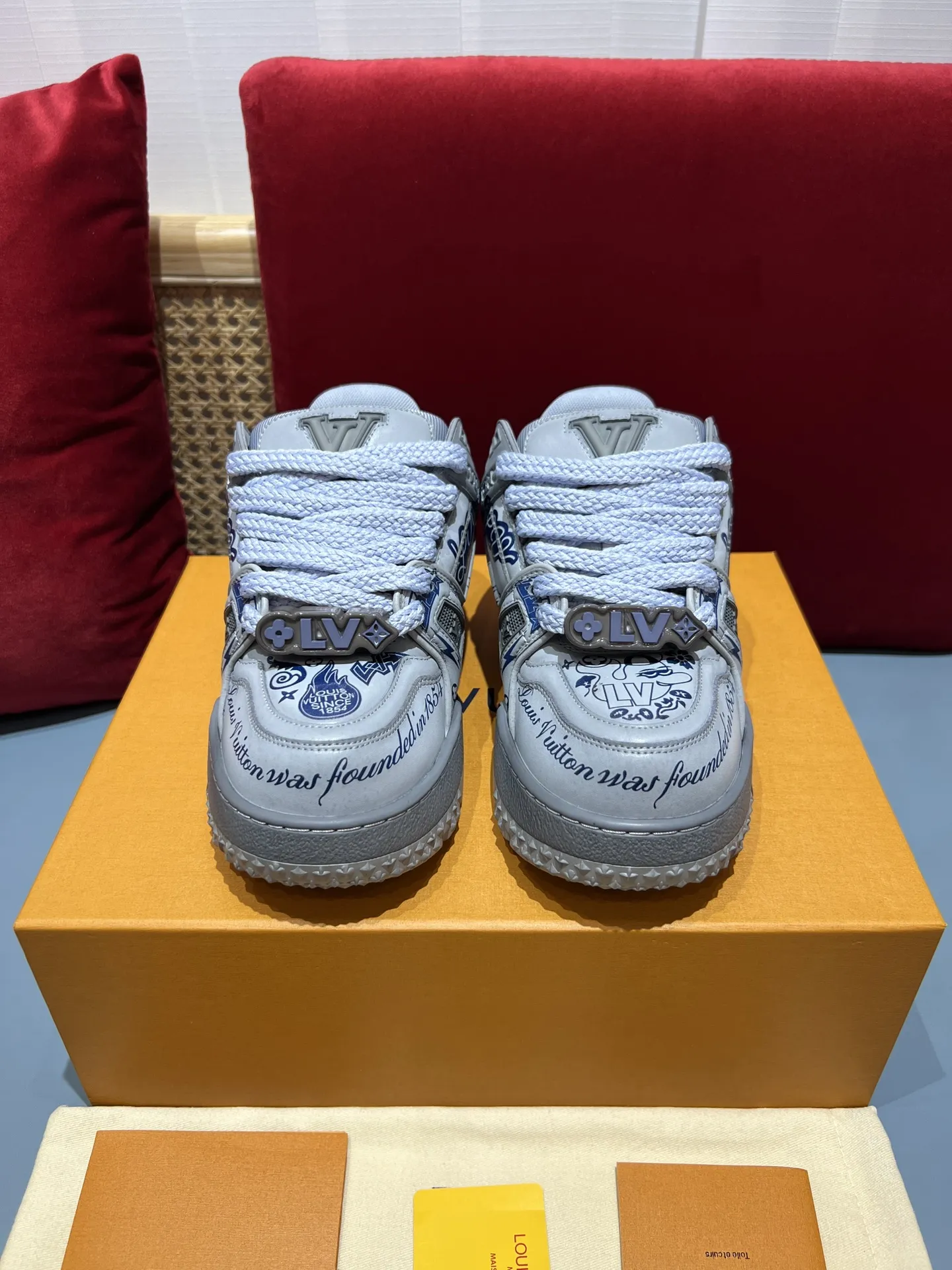 ModernLook Louis Vuitton Trainer Sneaker White Blue  – Rep Shoes & Louis Vuitton Fake 362