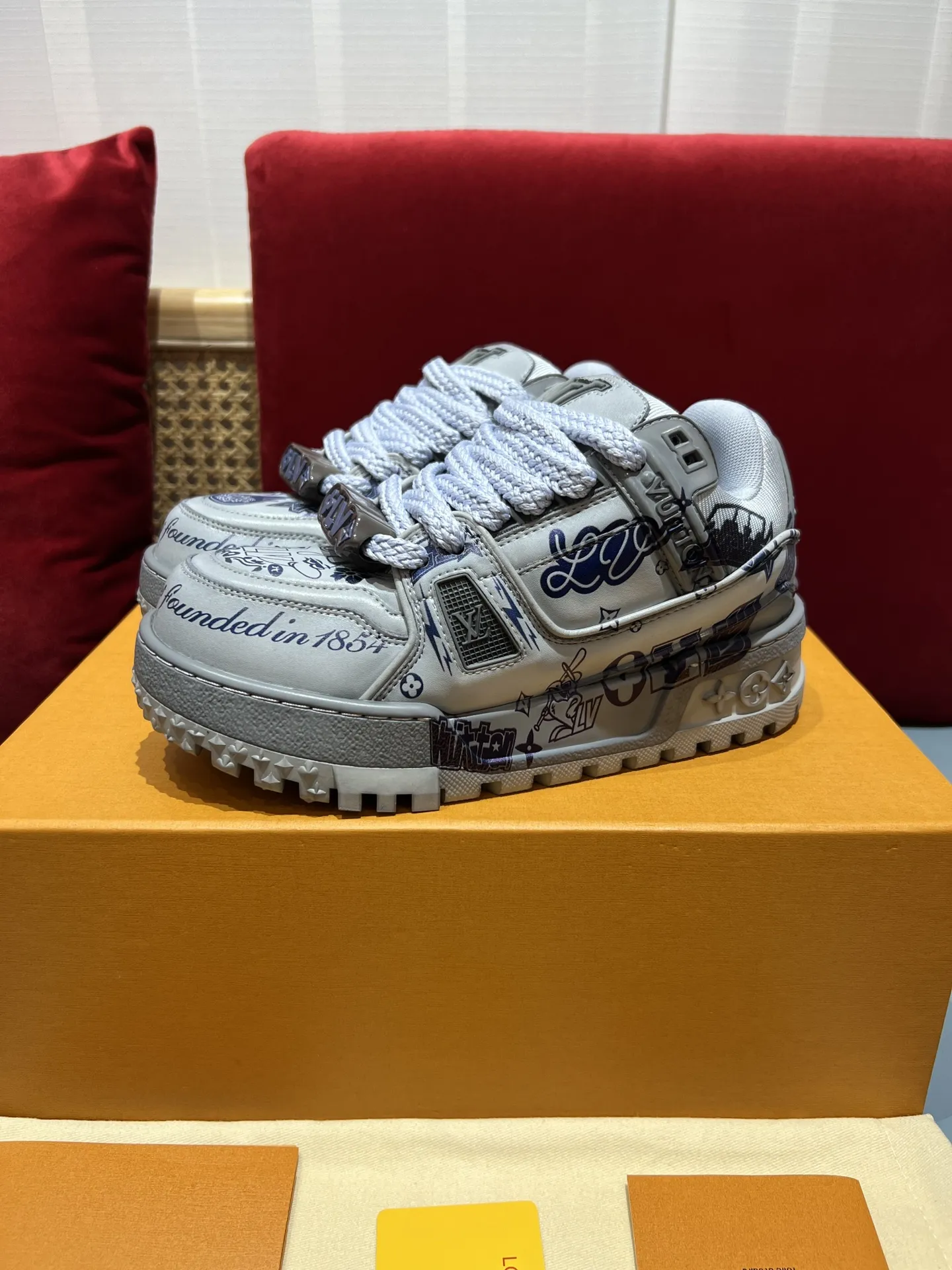 ModernLook Louis Vuitton Trainer Sneaker White Blue  – Rep Shoes & Louis Vuitton Fake 362