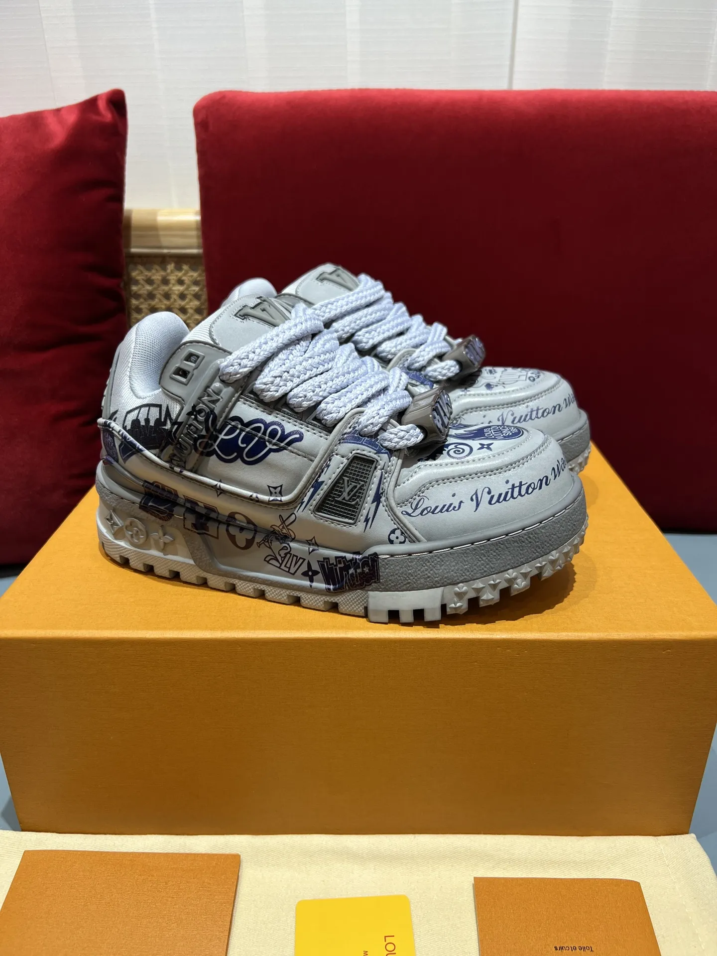 ModernLook Louis Vuitton Trainer Sneaker White Blue  – Rep Shoes & Louis Vuitton Fake 362