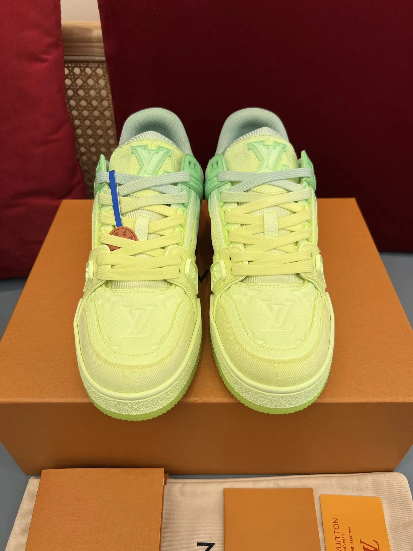 Louis Vuitton Trainer Sneaker Yellow Gradient – Replica Shoes & LV Fake Edition Fashionable 310