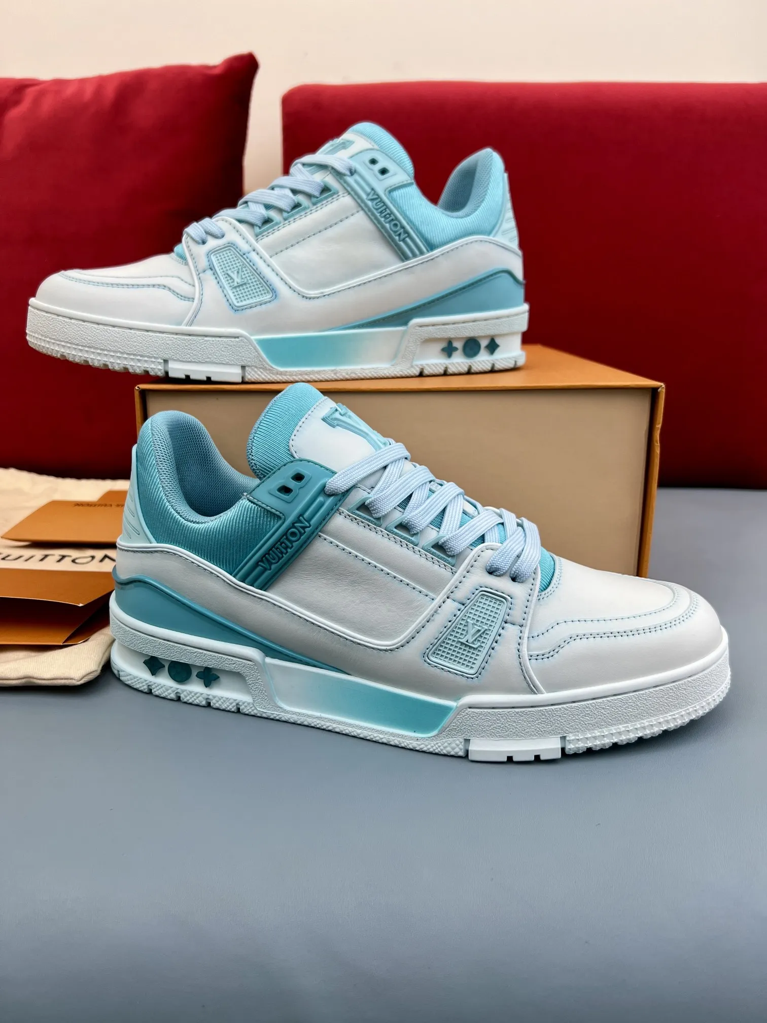 Louis Vuitton Trainer Sneakers Light Blue White – Replica Shoes & Louis Vuitton Fake RelaxedFit 330