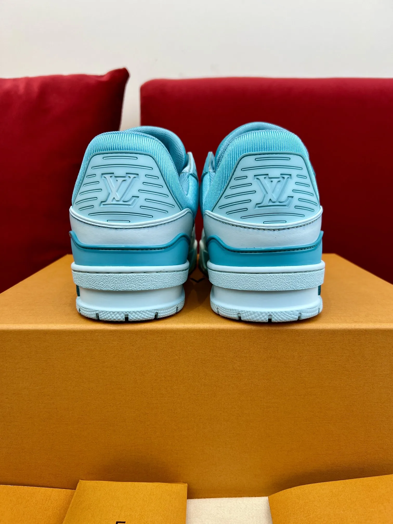 Louis Vuitton Trainer Sneakers Light Blue White – Replica Shoes & Louis Vuitton Fake RelaxedFit 330