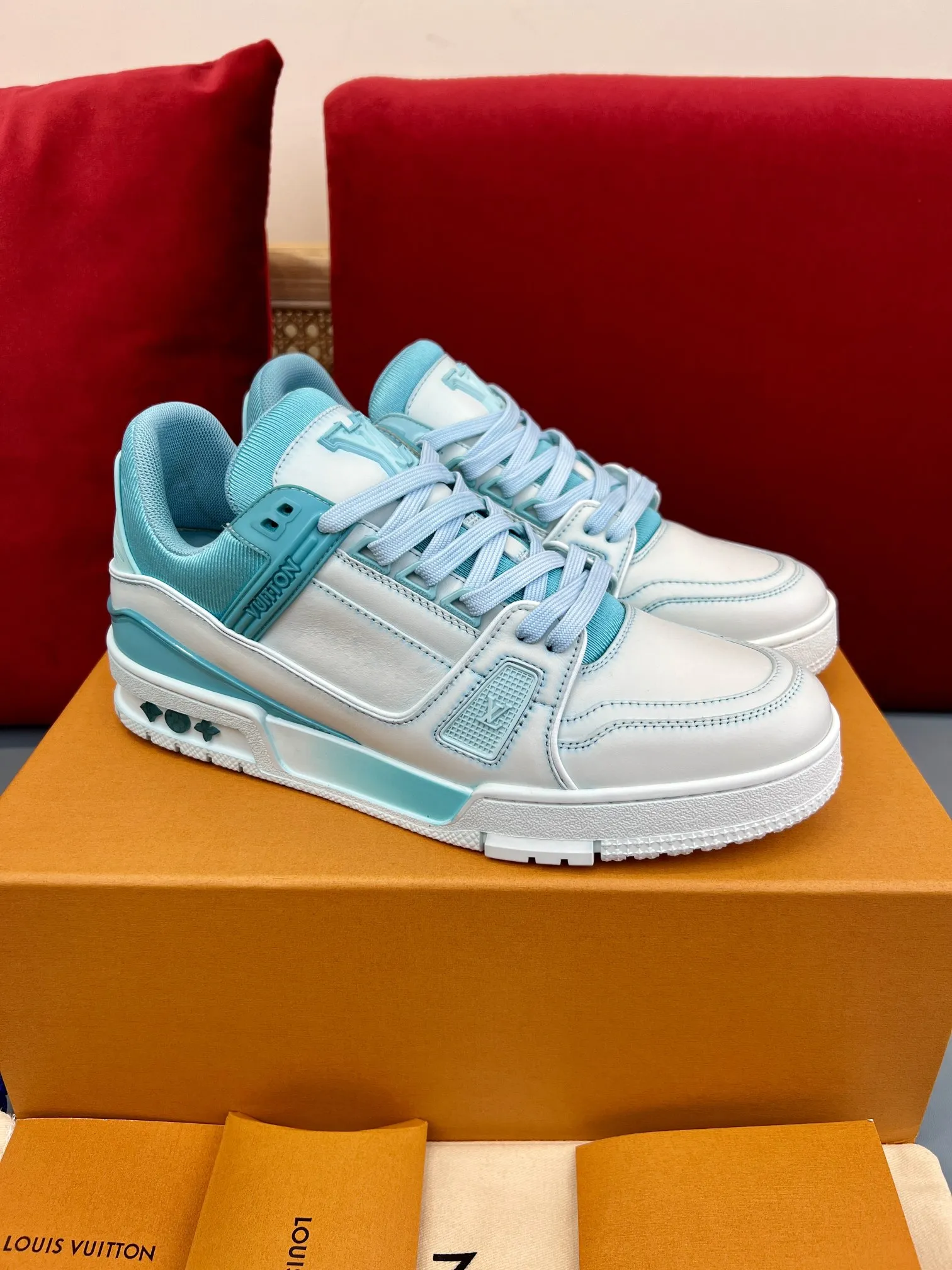 Louis Vuitton Trainer Sneakers Light Blue White – Replica Shoes & Louis Vuitton Fake RelaxedFit 330