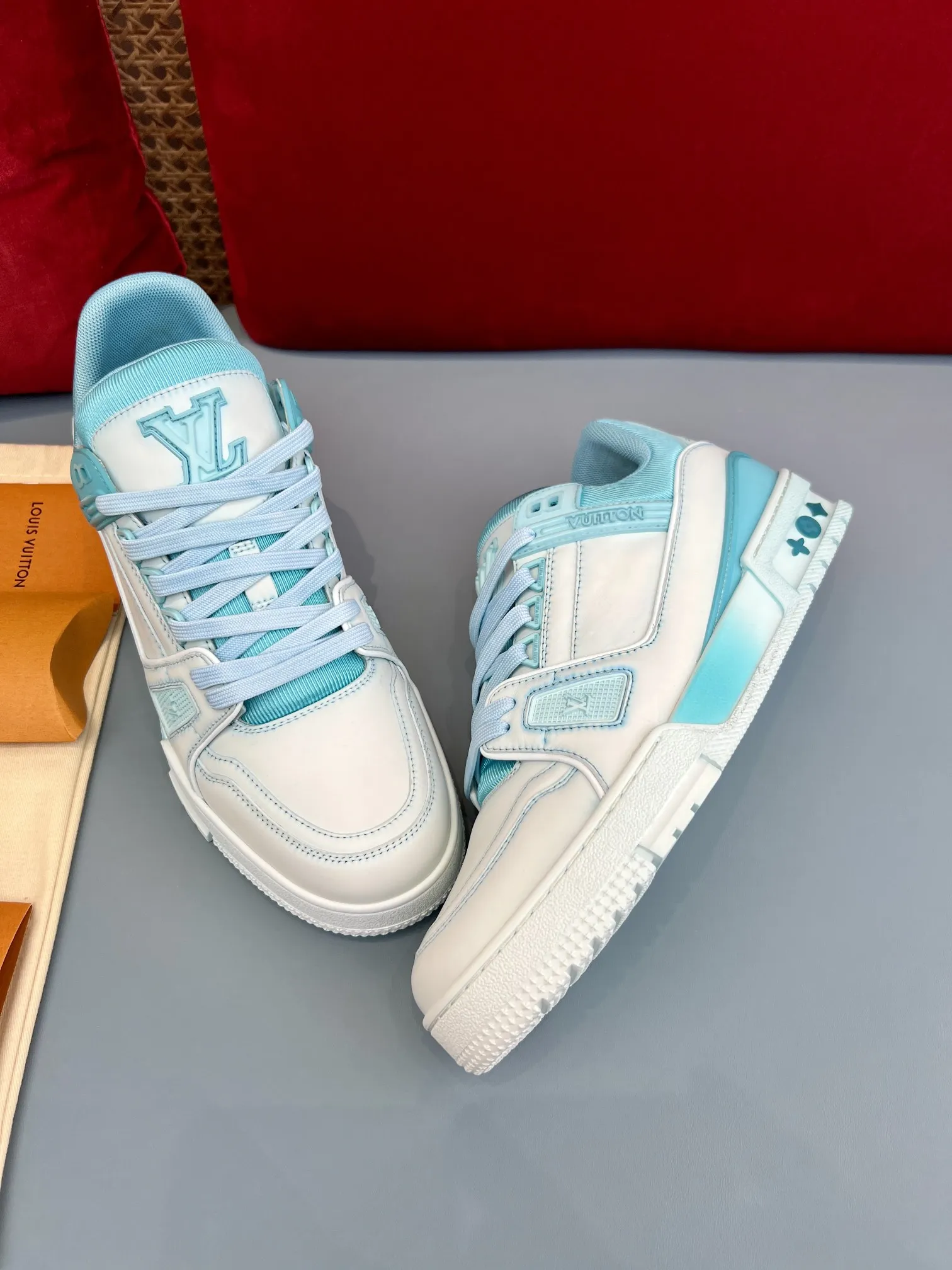 Louis Vuitton Trainer Sneakers Light Blue White – Replica Shoes & Louis Vuitton Fake RelaxedFit 330