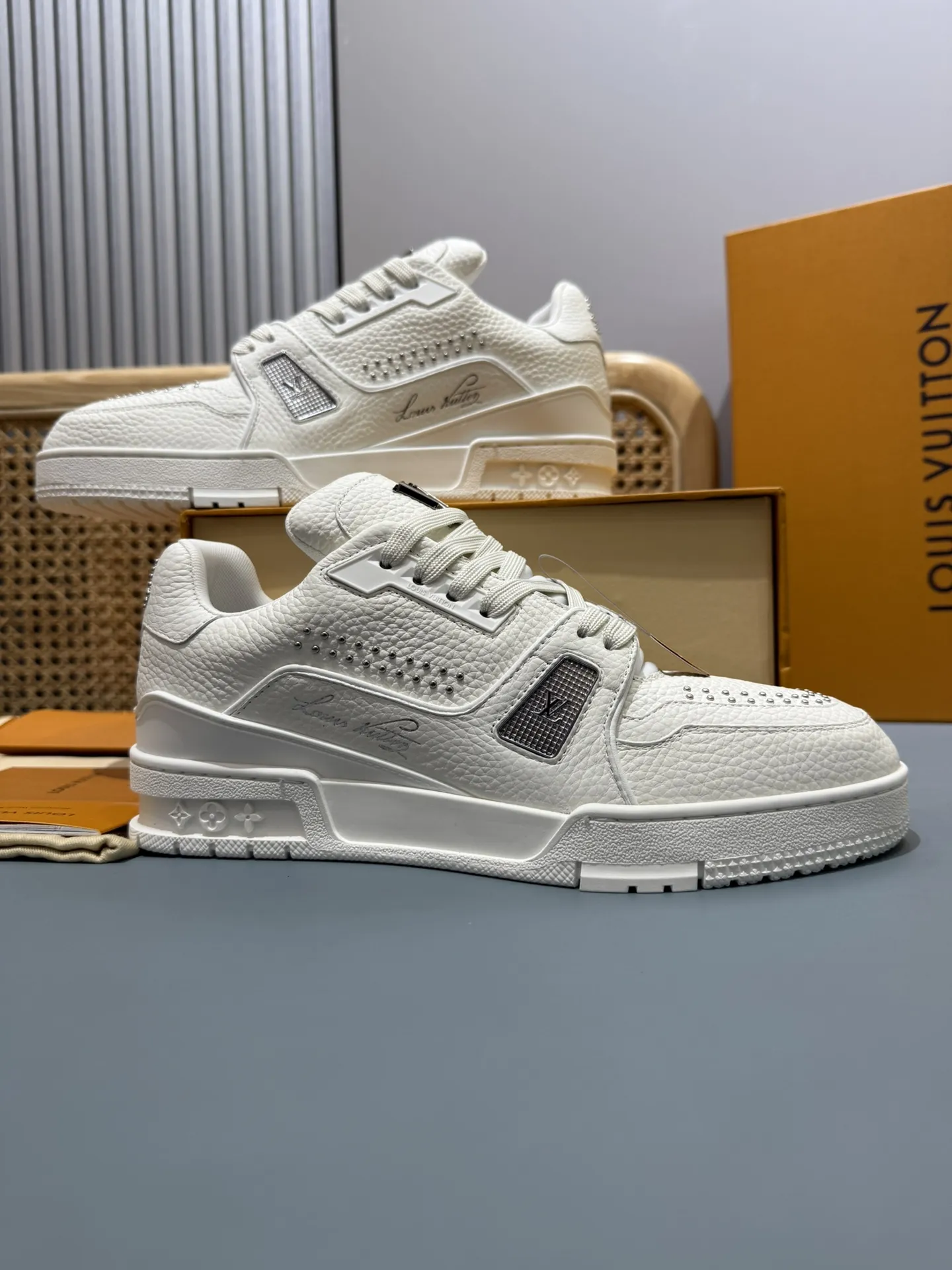FreshLook Louis Vuitton Trainer Sneakers White Couple Style – Replica Shoes & Louis Vuitton Fake 421