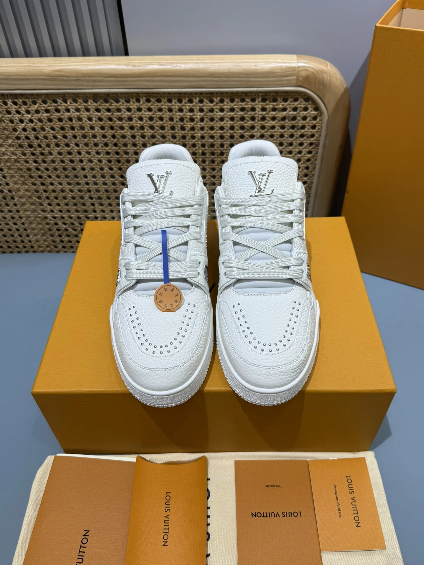 FreshLook Louis Vuitton Trainer Sneakers White Couple Style – Replica Shoes & Louis Vuitton Fake 421