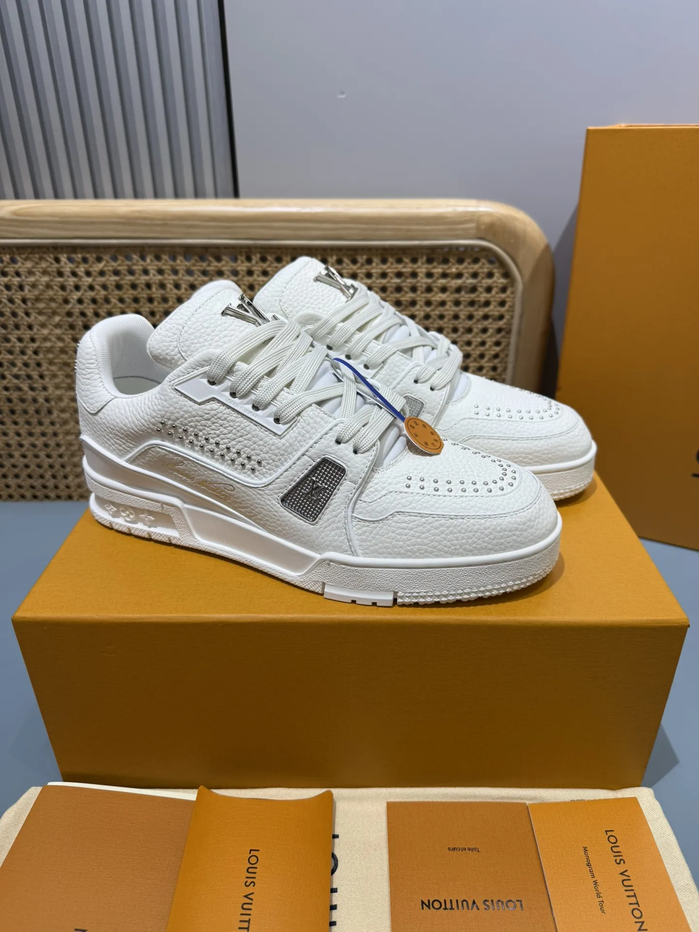 FreshLook Louis Vuitton Trainer Sneakers White Couple Style – Replica Shoes & Louis Vuitton Fake 421