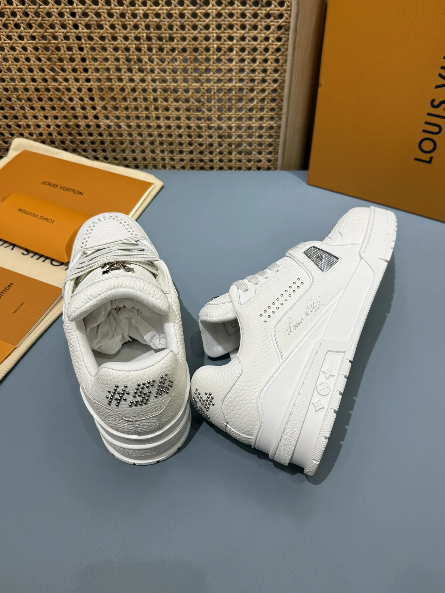 FreshLook Louis Vuitton Trainer Sneakers White Couple Style – Replica Shoes & Louis Vuitton Fake 421