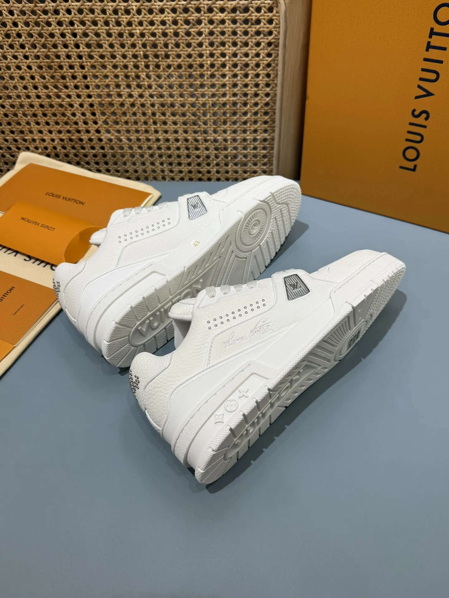 FreshLook Louis Vuitton Trainer Sneakers White Couple Style – Replica Shoes & Louis Vuitton Fake 421