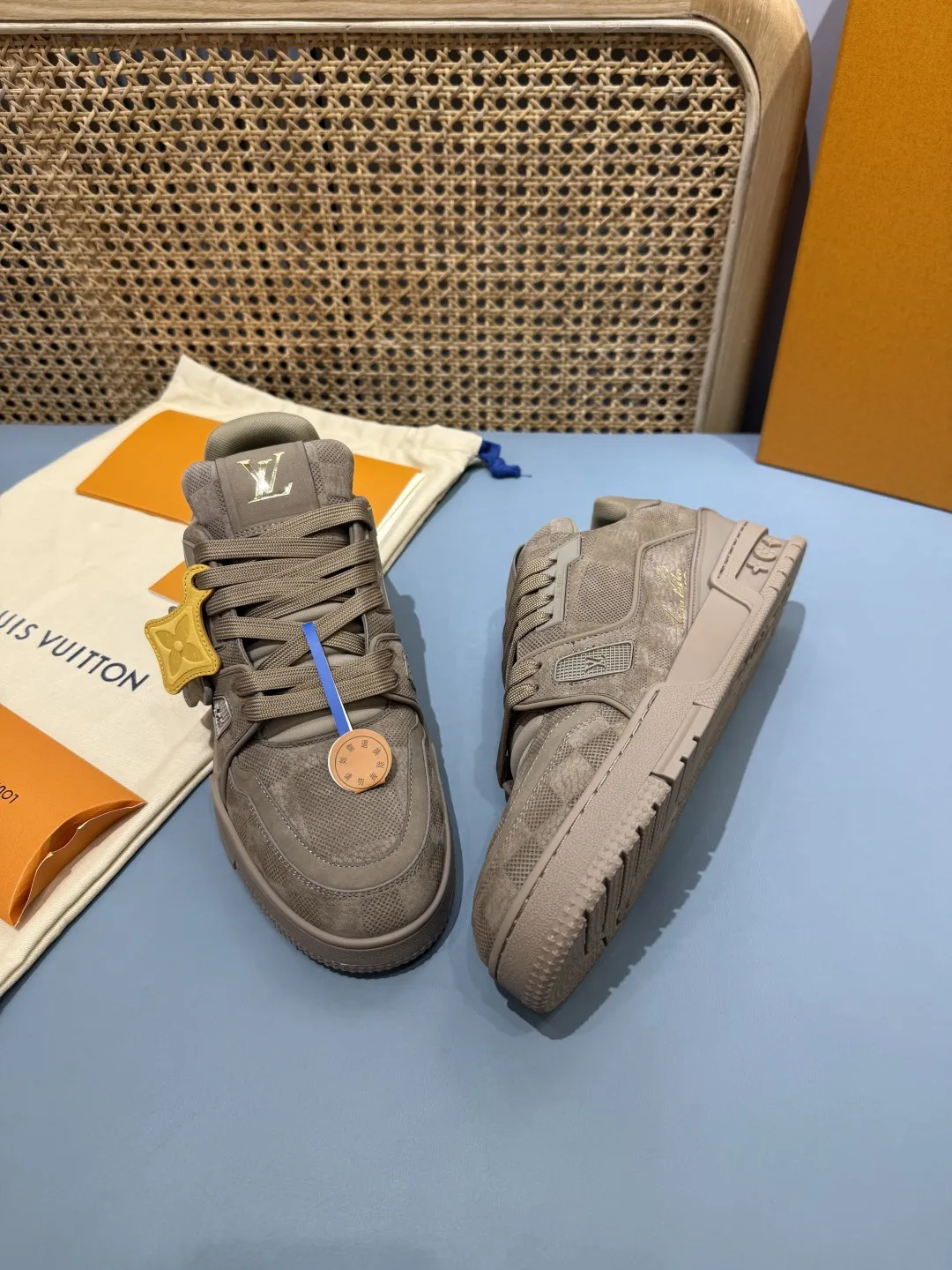 Louis Vuitton Trainer Taupe Suede Sneakers –  Replica Shoes & Louis Vuitton Fake Thermal 451