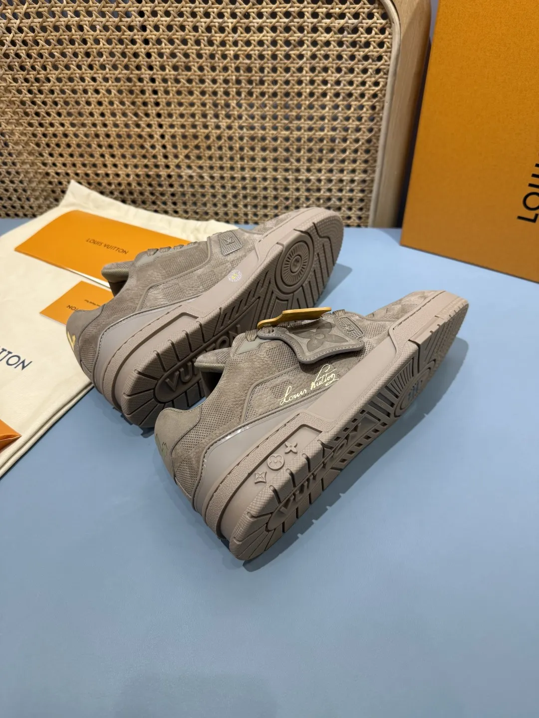 Louis Vuitton Trainer Taupe Suede Sneakers –  Replica Shoes & Louis Vuitton Fake Thermal 451
