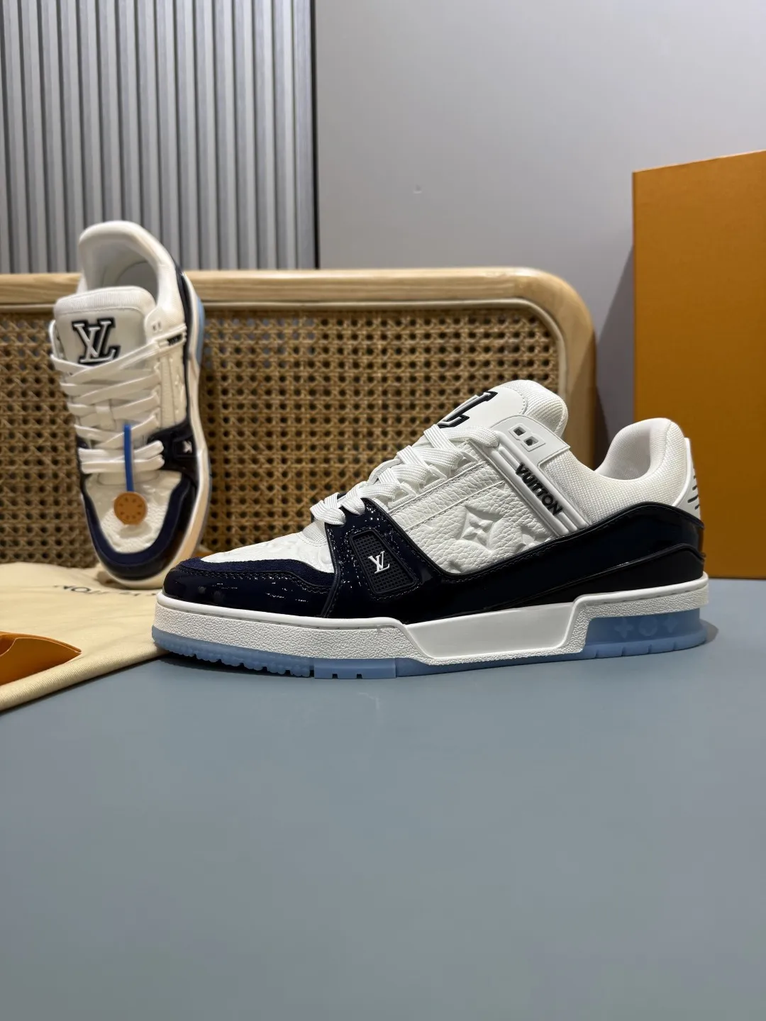 Trendsetting Louis Vuitton Trainer White Blue Patent Leather – Replica Shoes & Louis Vuitton Fake 375