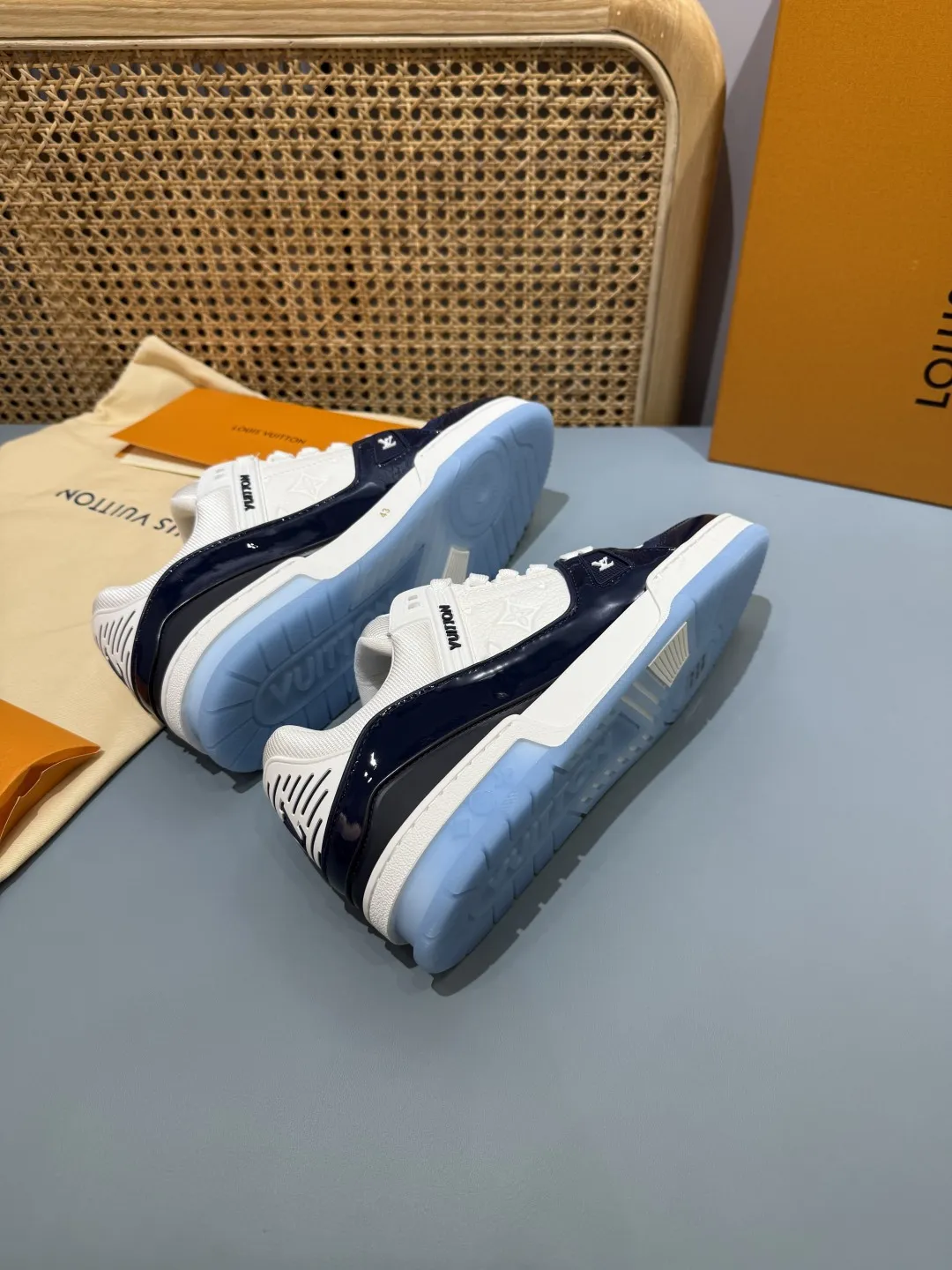 Trendsetting Louis Vuitton Trainer White Blue Patent Leather – Replica Shoes & Louis Vuitton Fake 375