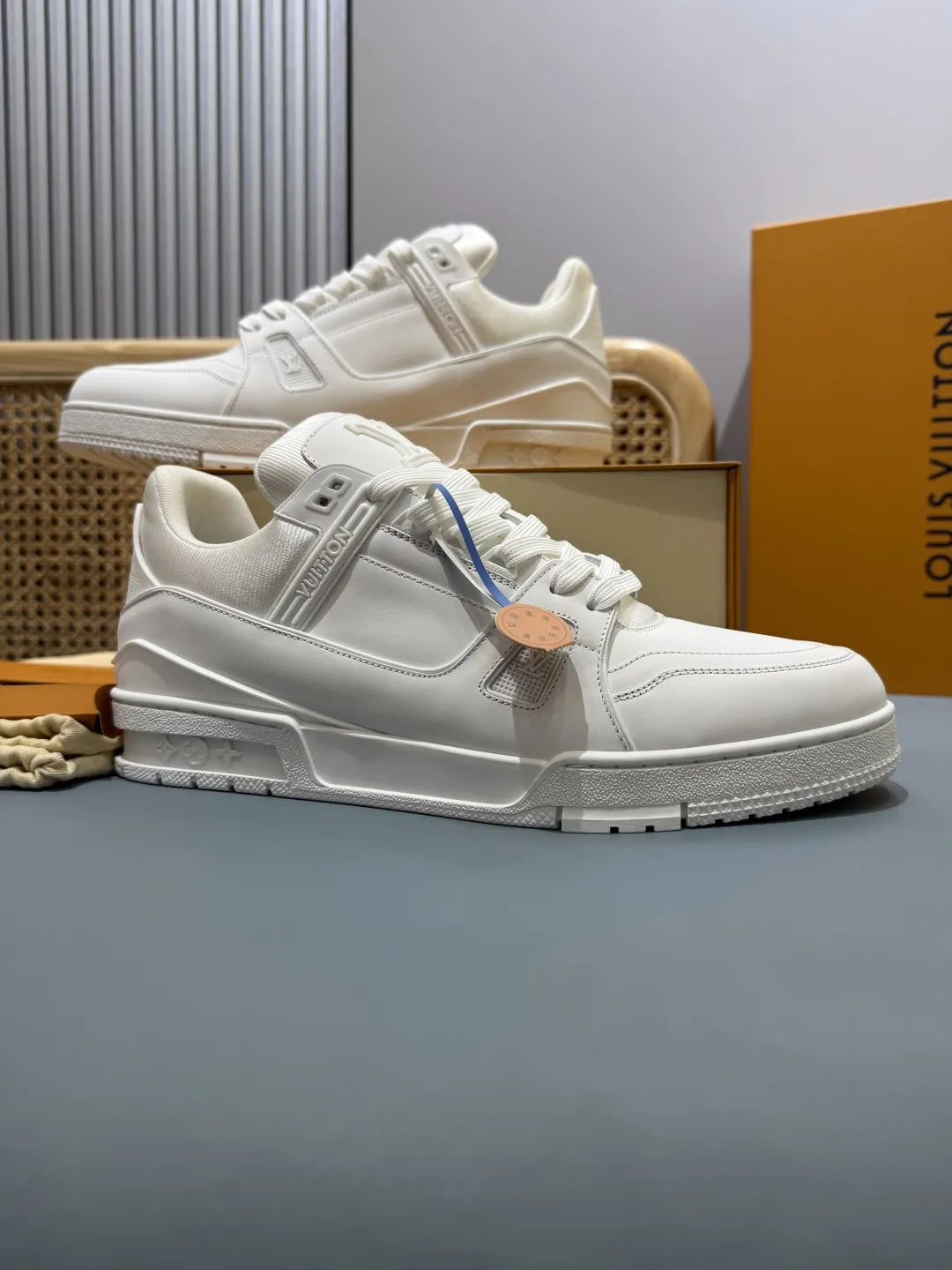 Durable Louis Vuitton Trainer White  Rep Shoes with Replica Design 392