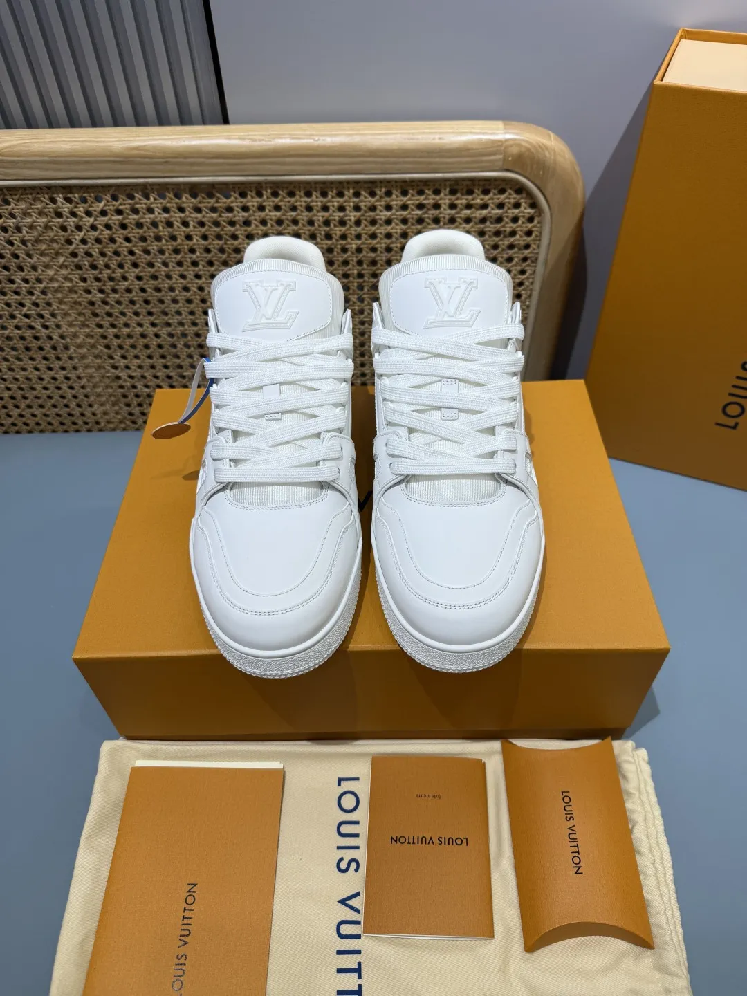 Durable Louis Vuitton Trainer White  Rep Shoes with Replica Design 392