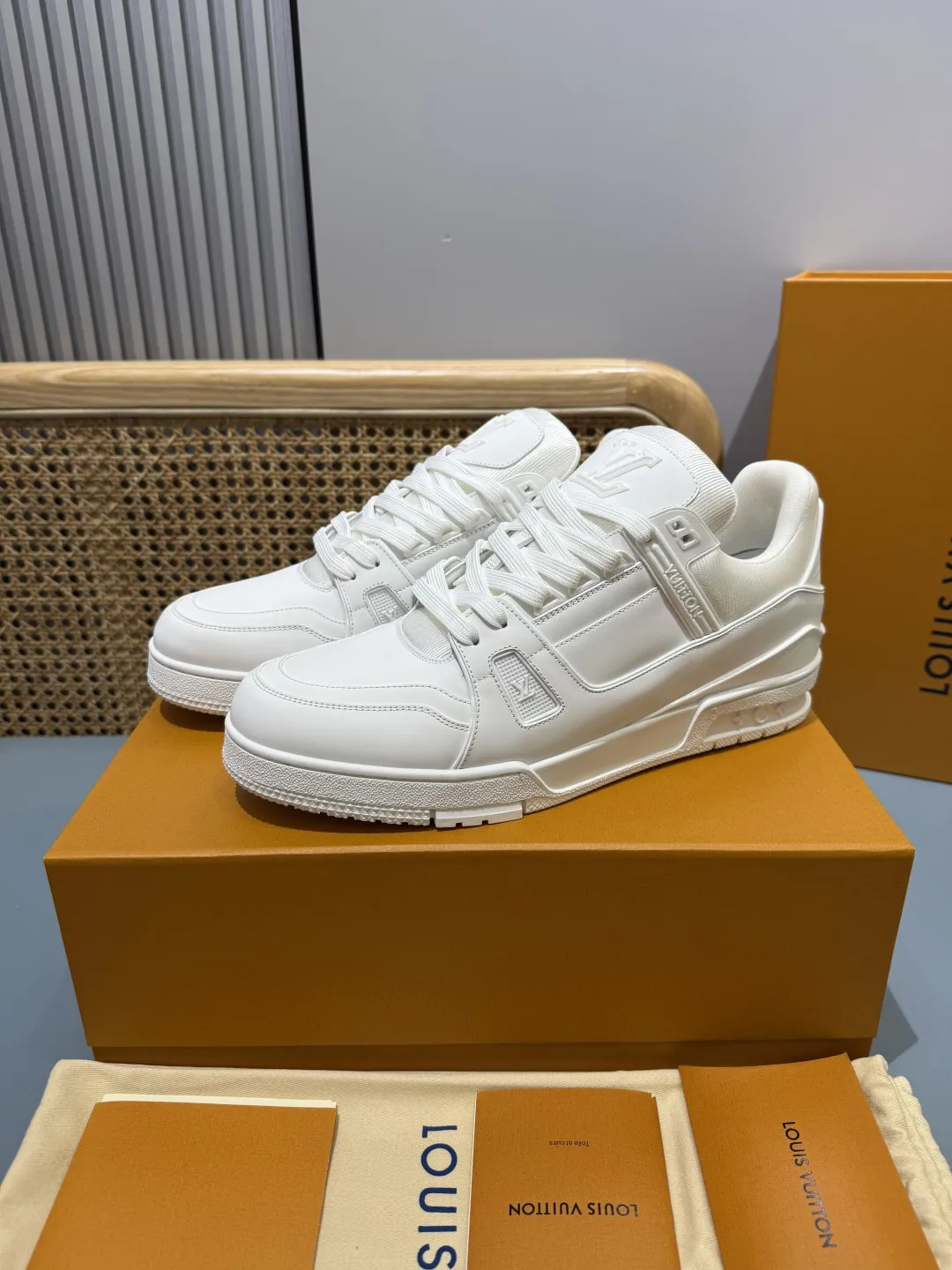 Durable Louis Vuitton Trainer White  Rep Shoes with Replica Design 392