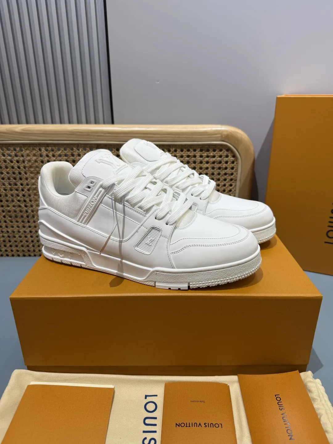 Durable Louis Vuitton Trainer White  Rep Shoes with Replica Design 392