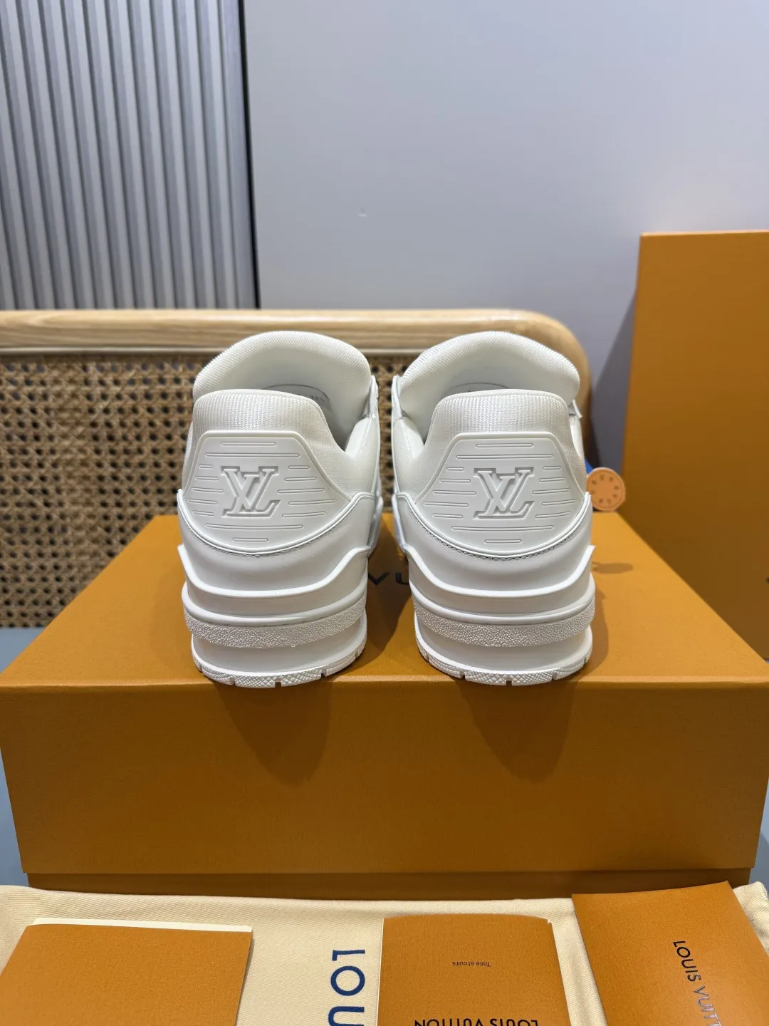 Durable Louis Vuitton Trainer White  Rep Shoes with Replica Design 392