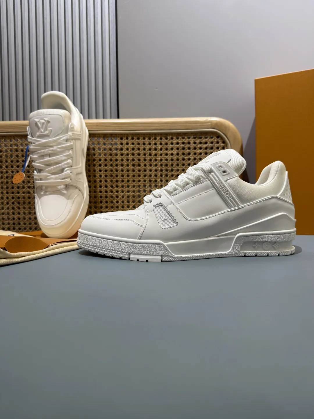 Durable Louis Vuitton Trainer White  Rep Shoes with Replica Design 392