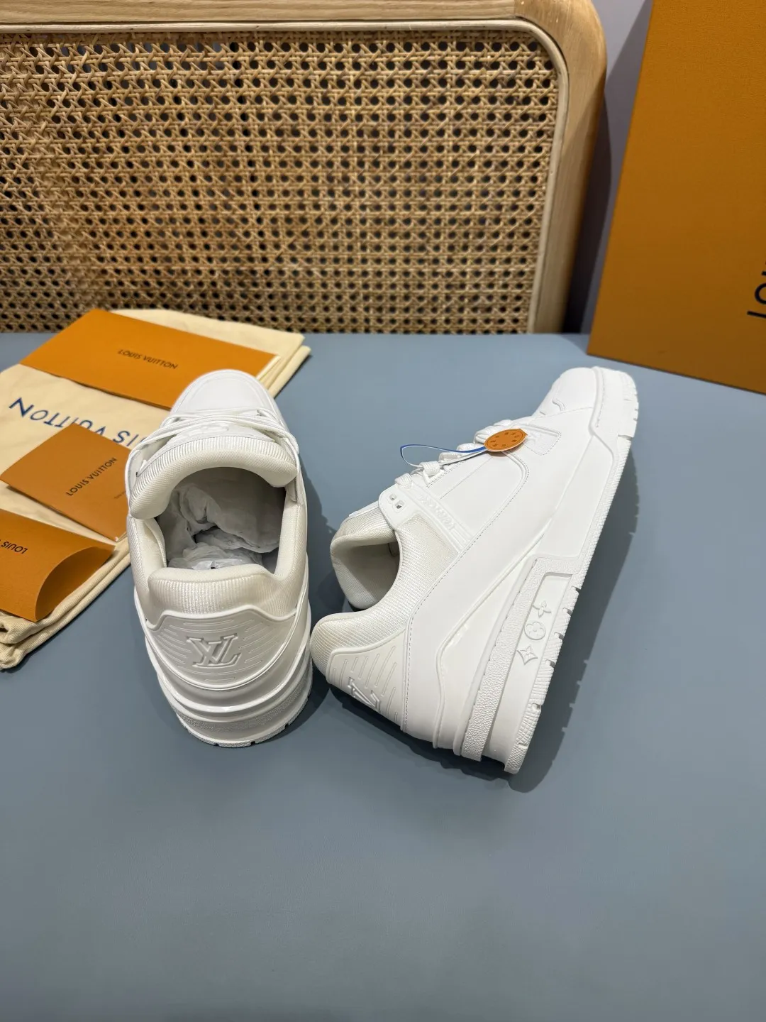 Durable Louis Vuitton Trainer White  Rep Shoes with Replica Design 392