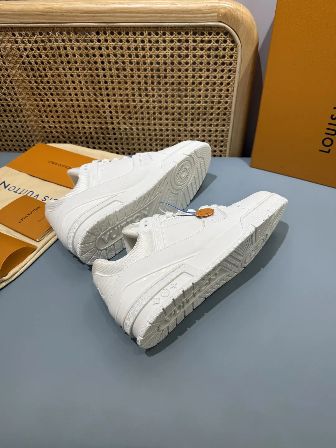 Durable Louis Vuitton Trainer White  Rep Shoes with Replica Design 392