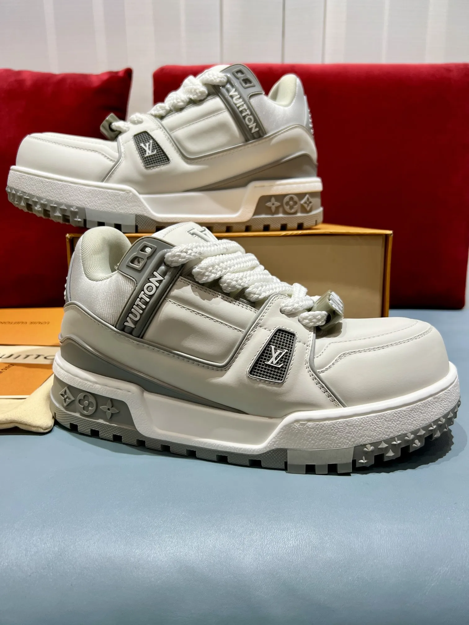FlexibleFit Louis Vuitton Trainer White  Replica Shoes with Rep Shoes Design 359