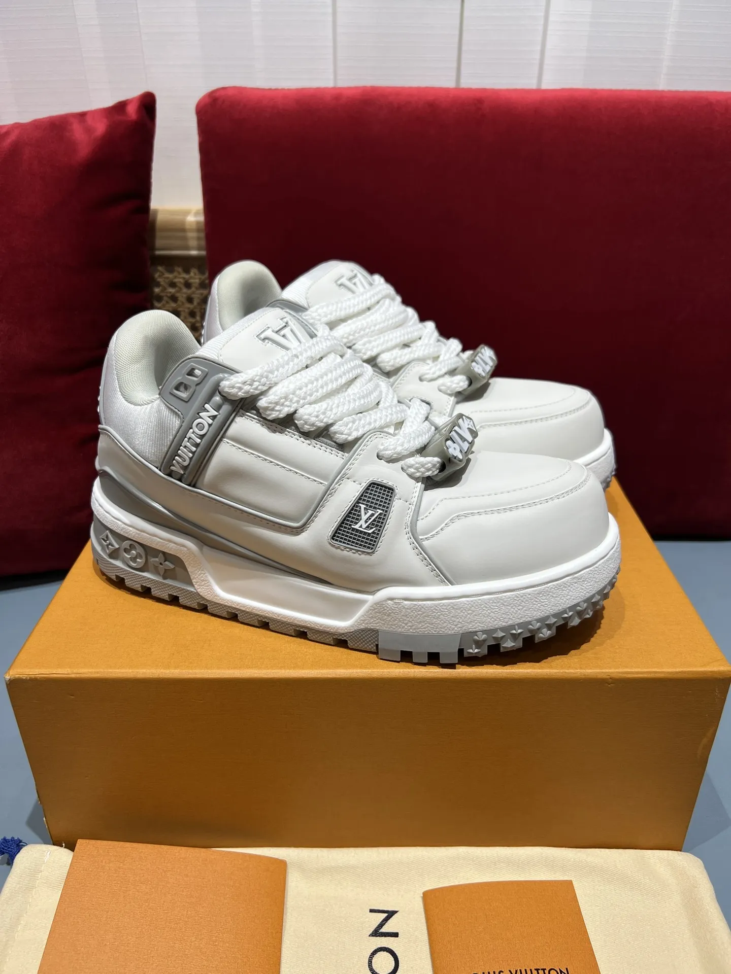 FlexibleFit Louis Vuitton Trainer White  Replica Shoes with Rep Shoes Design 359