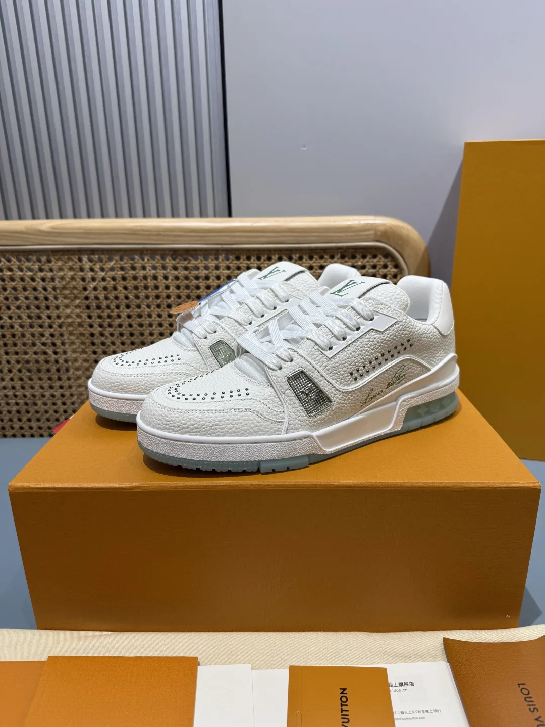 Louis Vuitton Trainer White  Sneakers – Replica Shoes & Louis Vuitton Fake Collection Compact 386