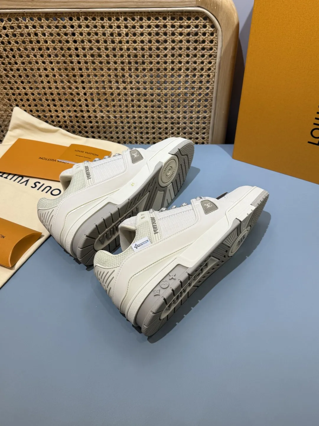 Louis Vuitton Trainer White  Sneakers – Replica Shoes & Louis Vuitton Fake Collection Compact 386