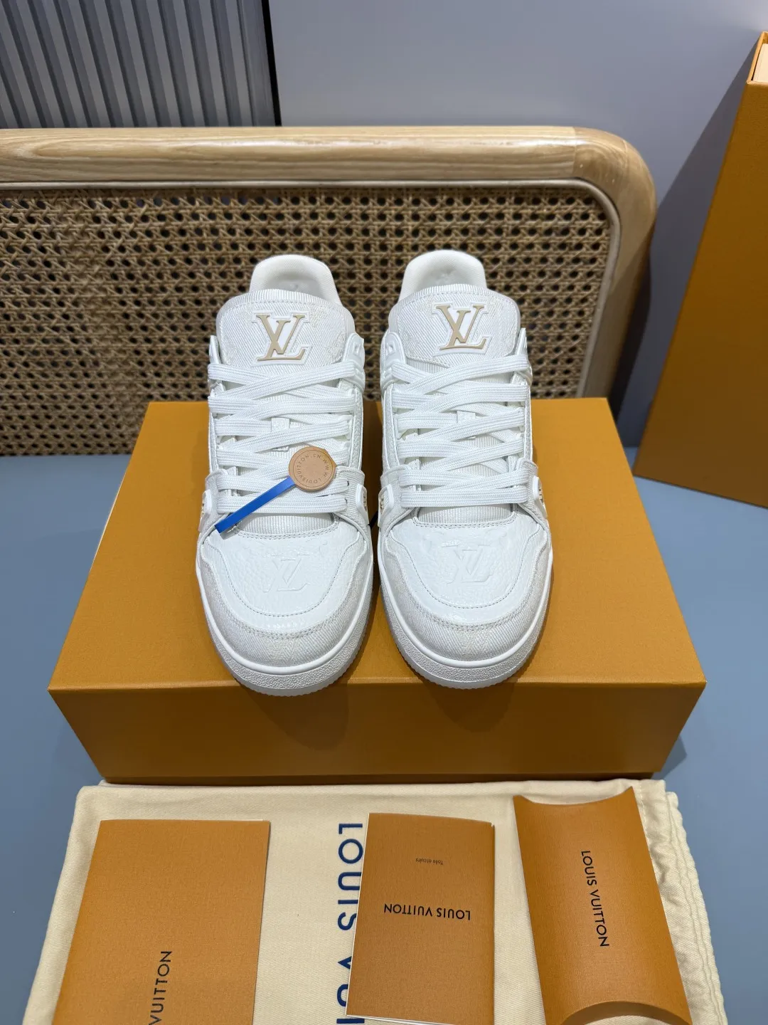 Minimalist Louis Vuitton Trainer White  Sneakers – Replica Shoes & Louis Vuitton Replica 394